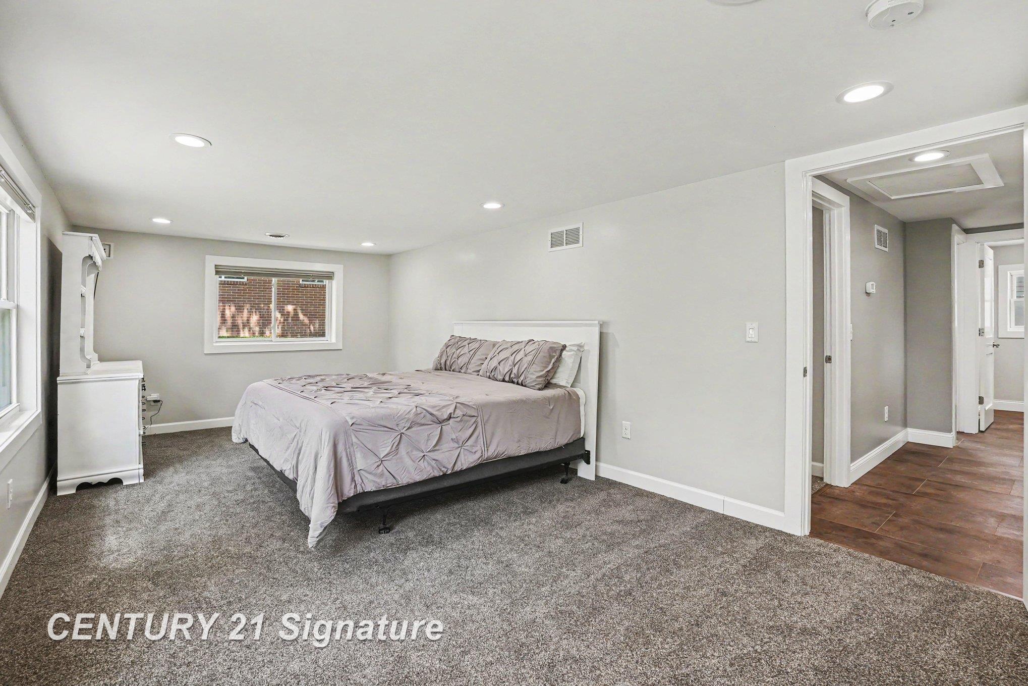 5458 Oakridge Drive Property Photo 16