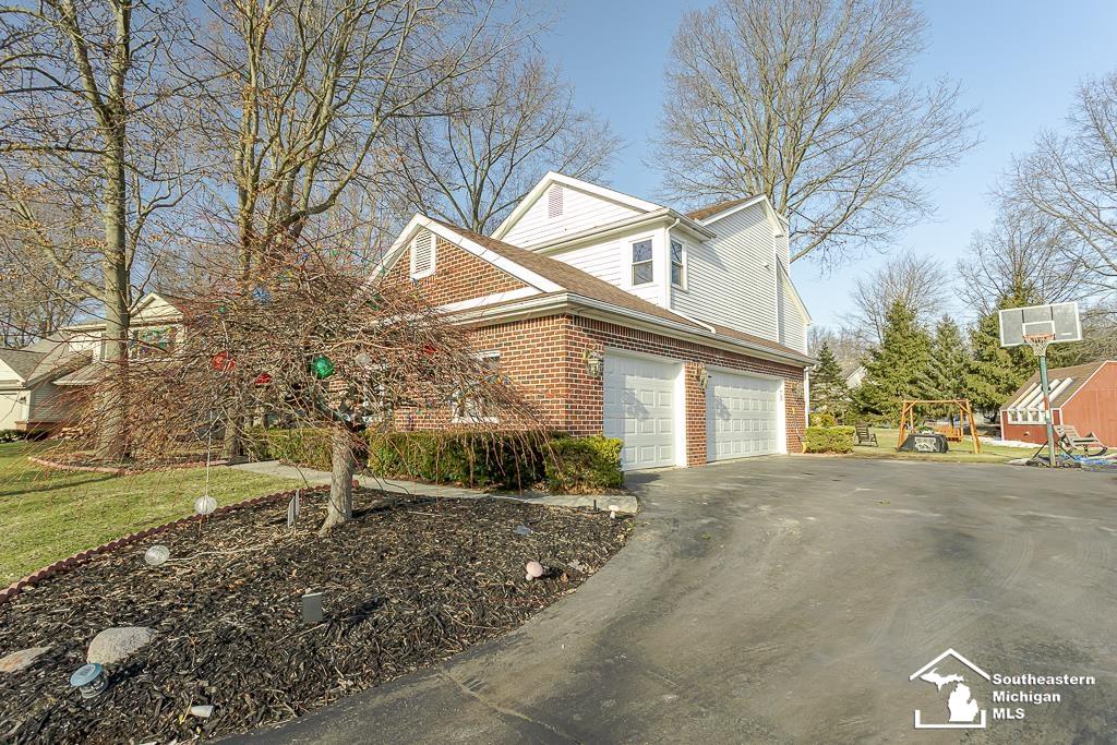 6820 Stonegate Drive Property Photo 1