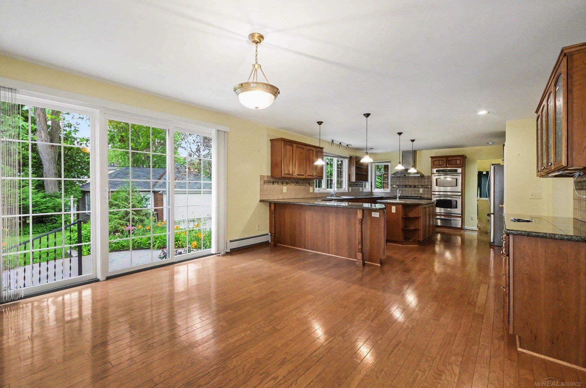 130 S Wilson Boulevard Property Photo 10
