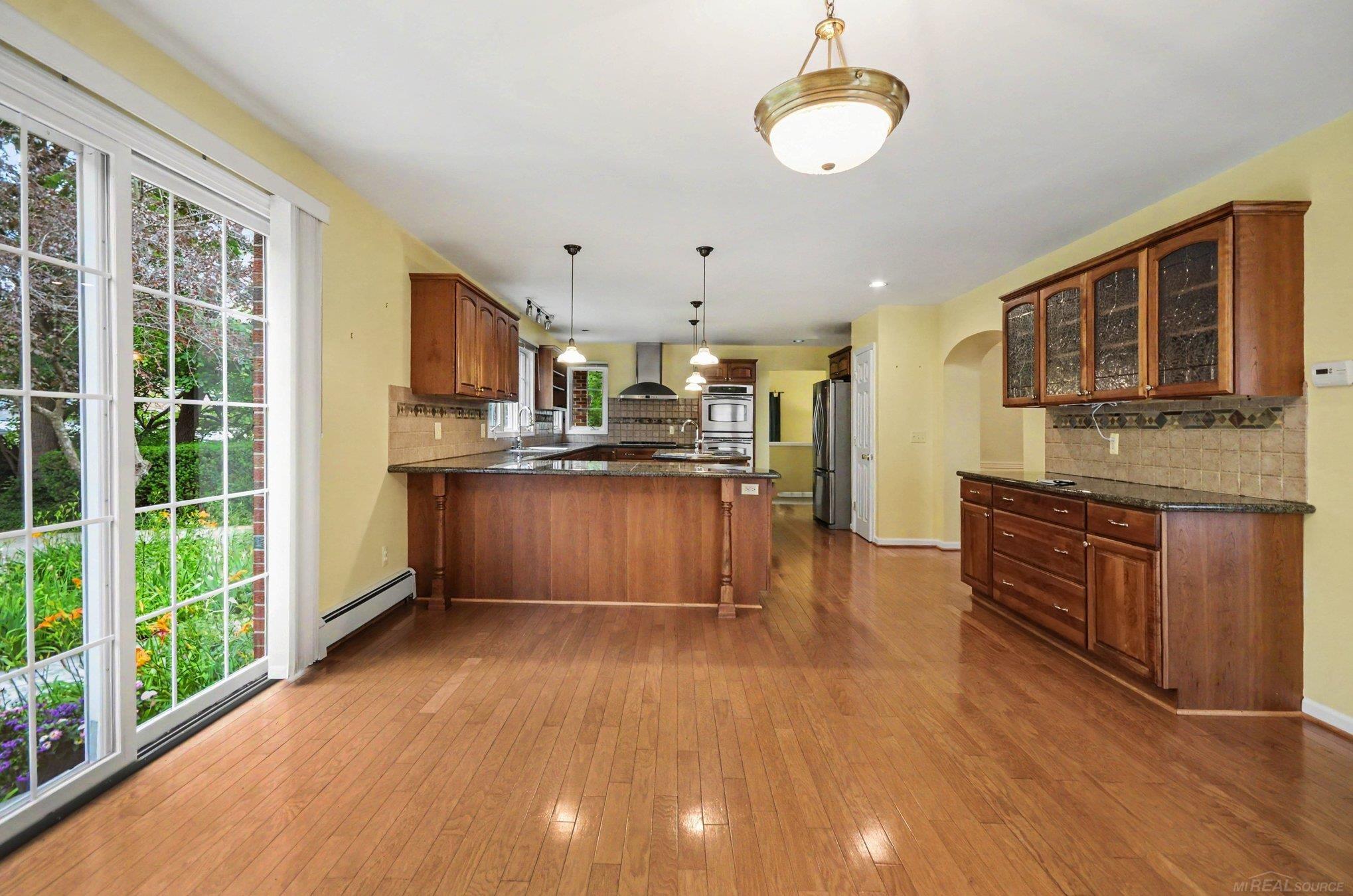 130 S Wilson Boulevard Property Photo 11