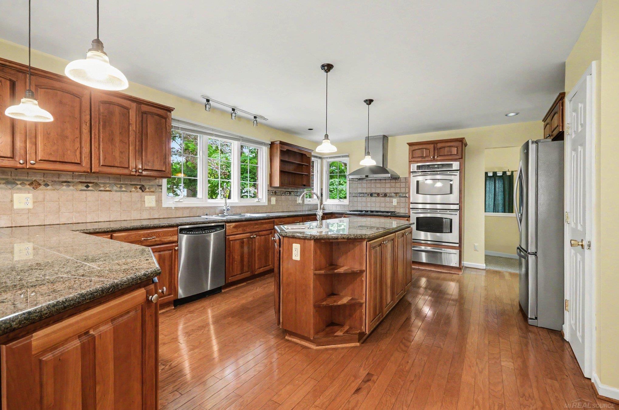 130 S Wilson Boulevard Property Photo 12