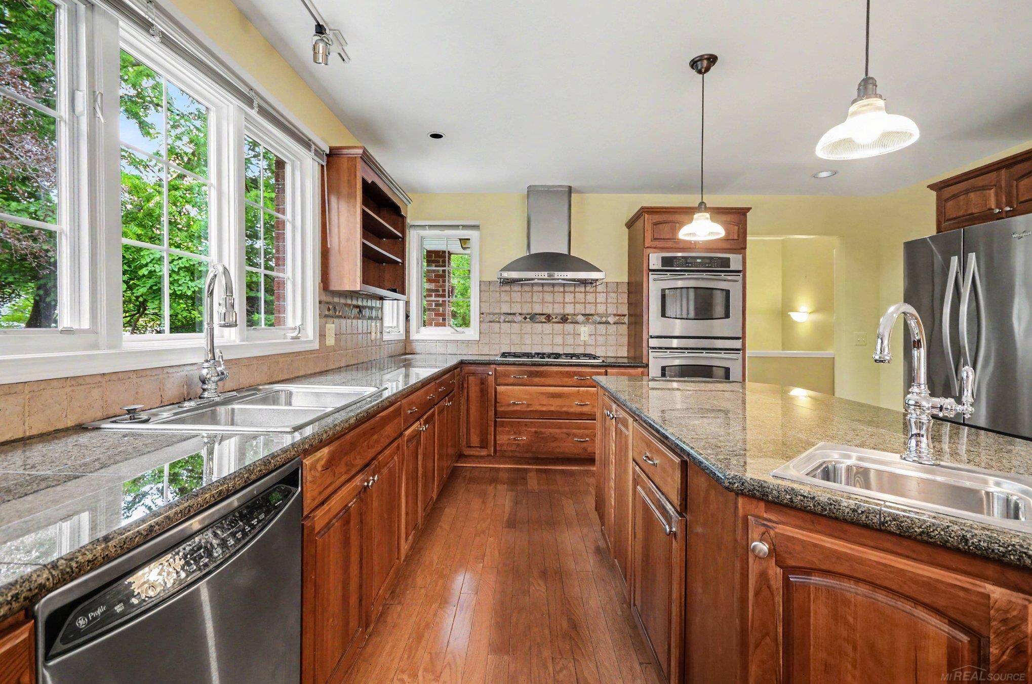 130 S Wilson Boulevard Property Photo 13