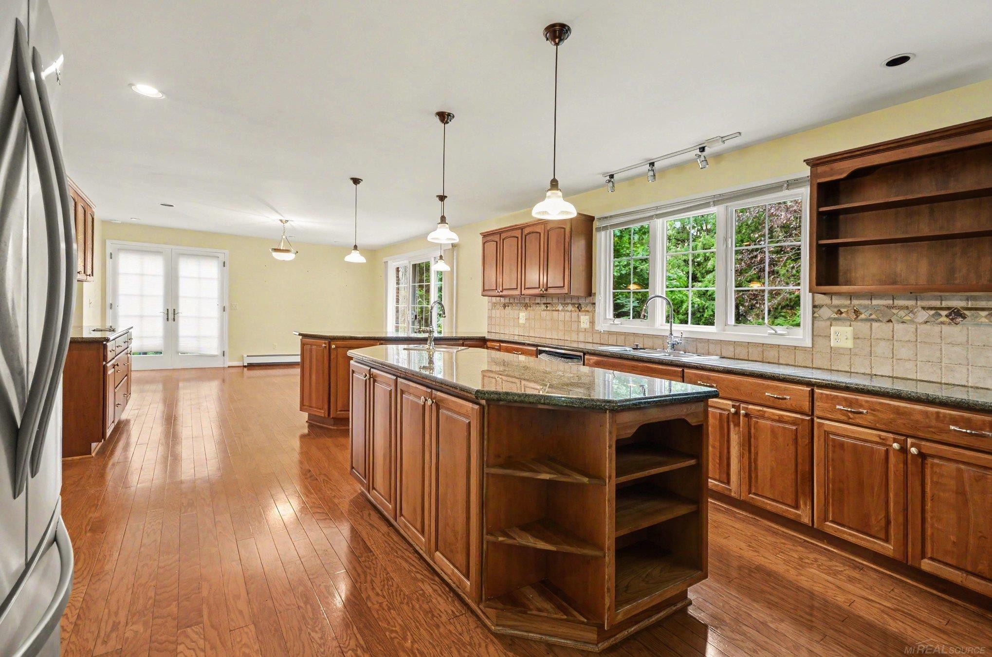 130 S Wilson Boulevard Property Photo 15