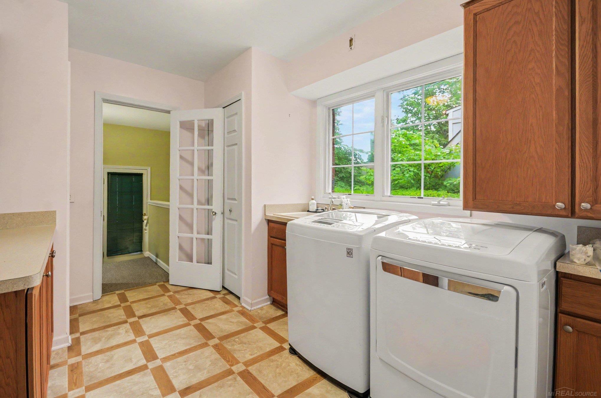 130 S Wilson Boulevard Property Photo 23