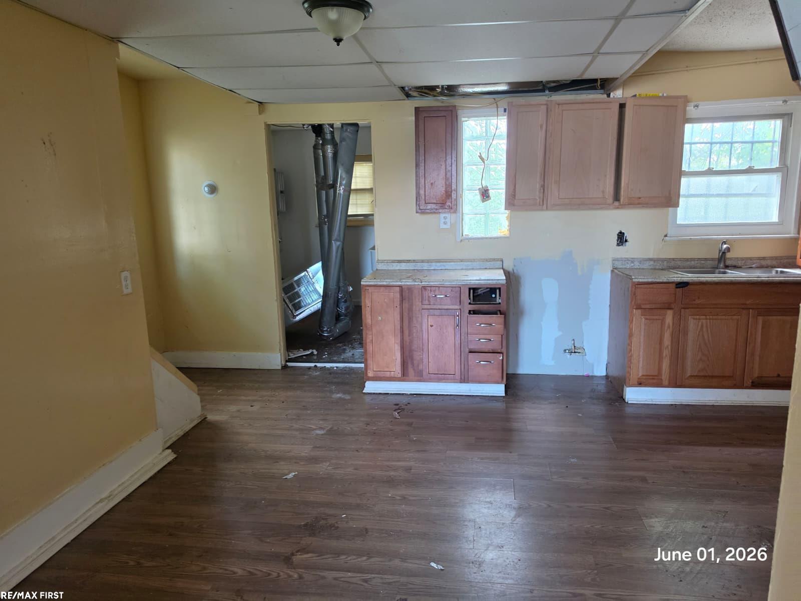 20185 Indiana Street Property Photo 4