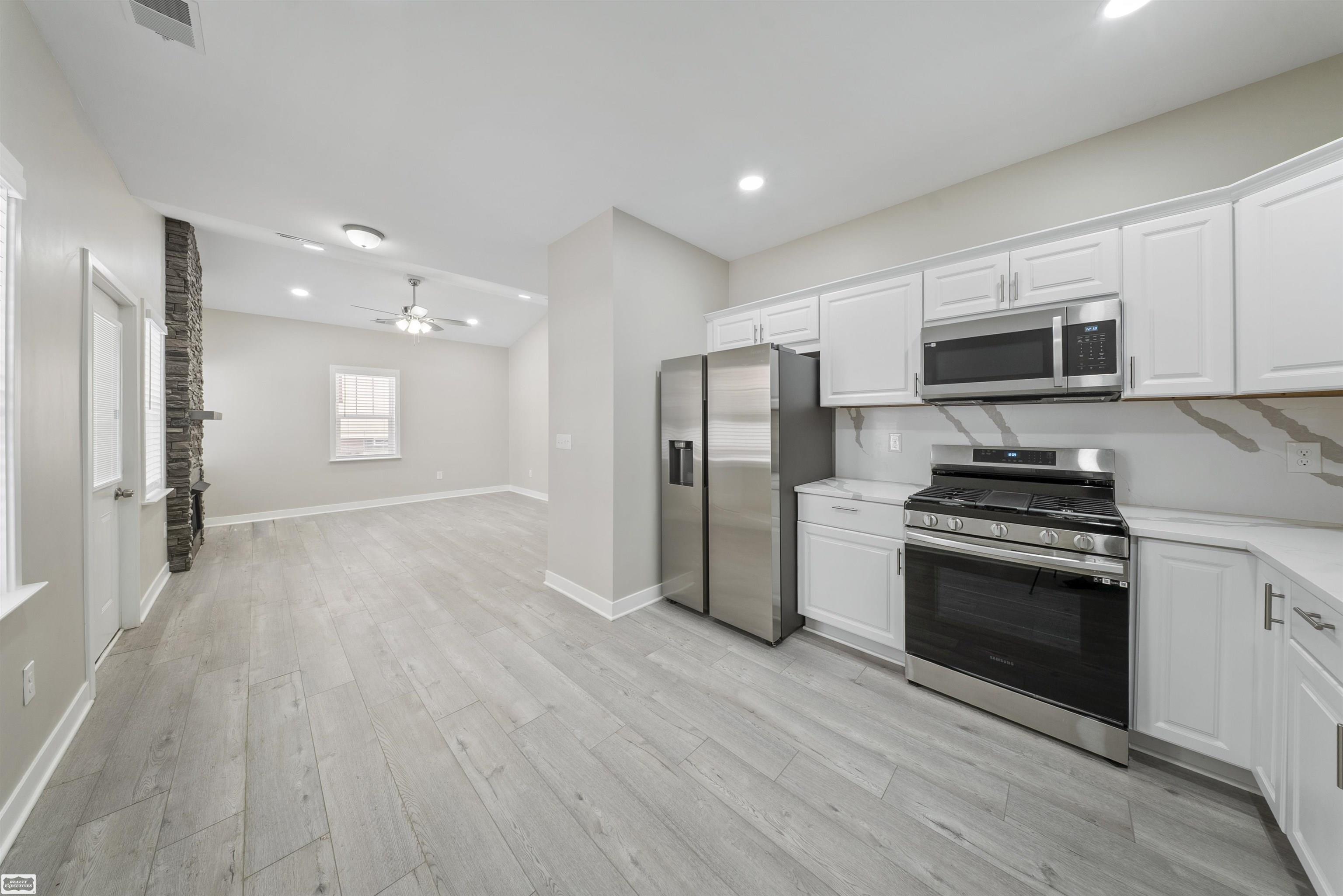 403 Voorheis Street Property Photo 6