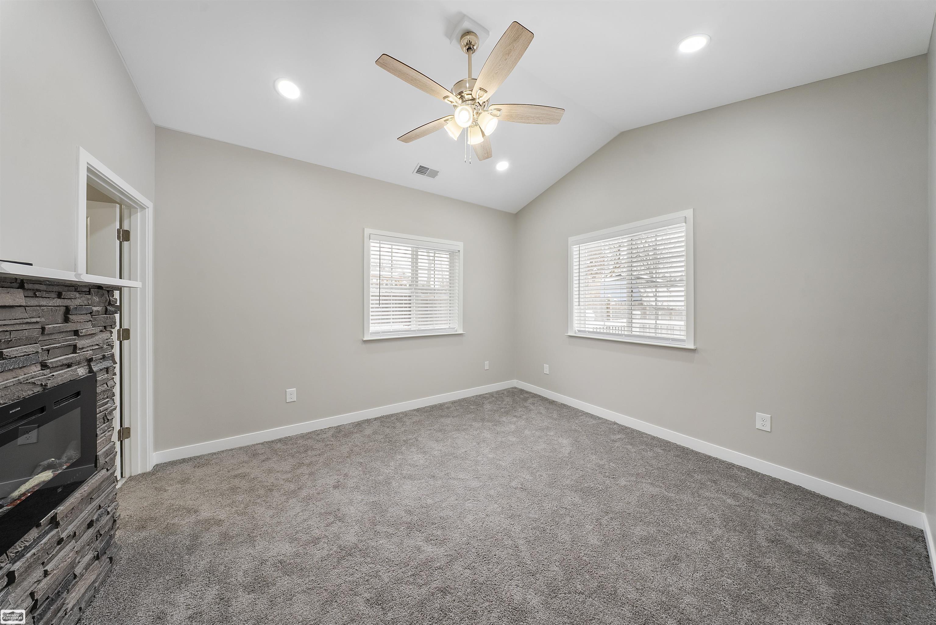 403 Voorheis Street Property Photo 10