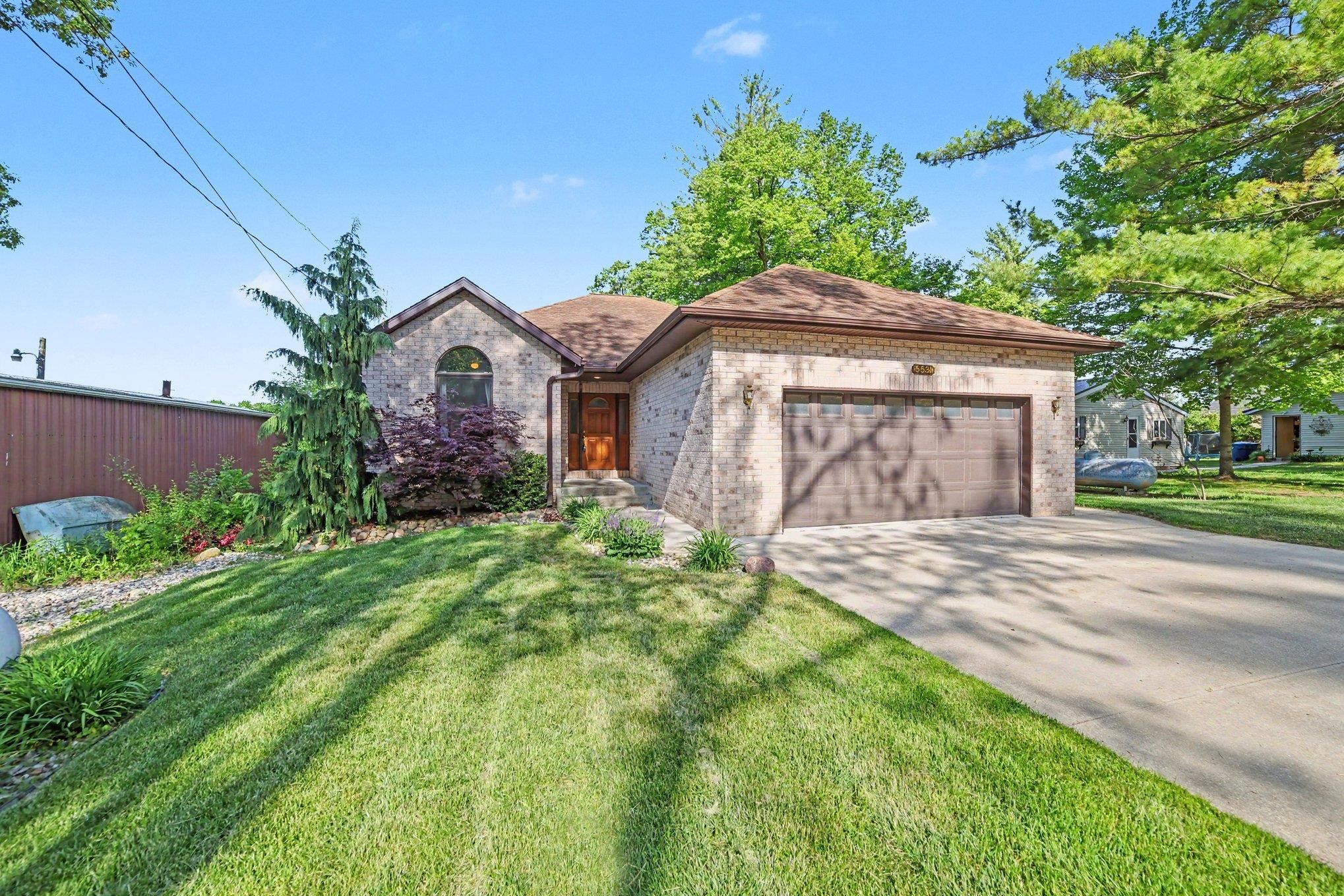 5531 N Clarence Court