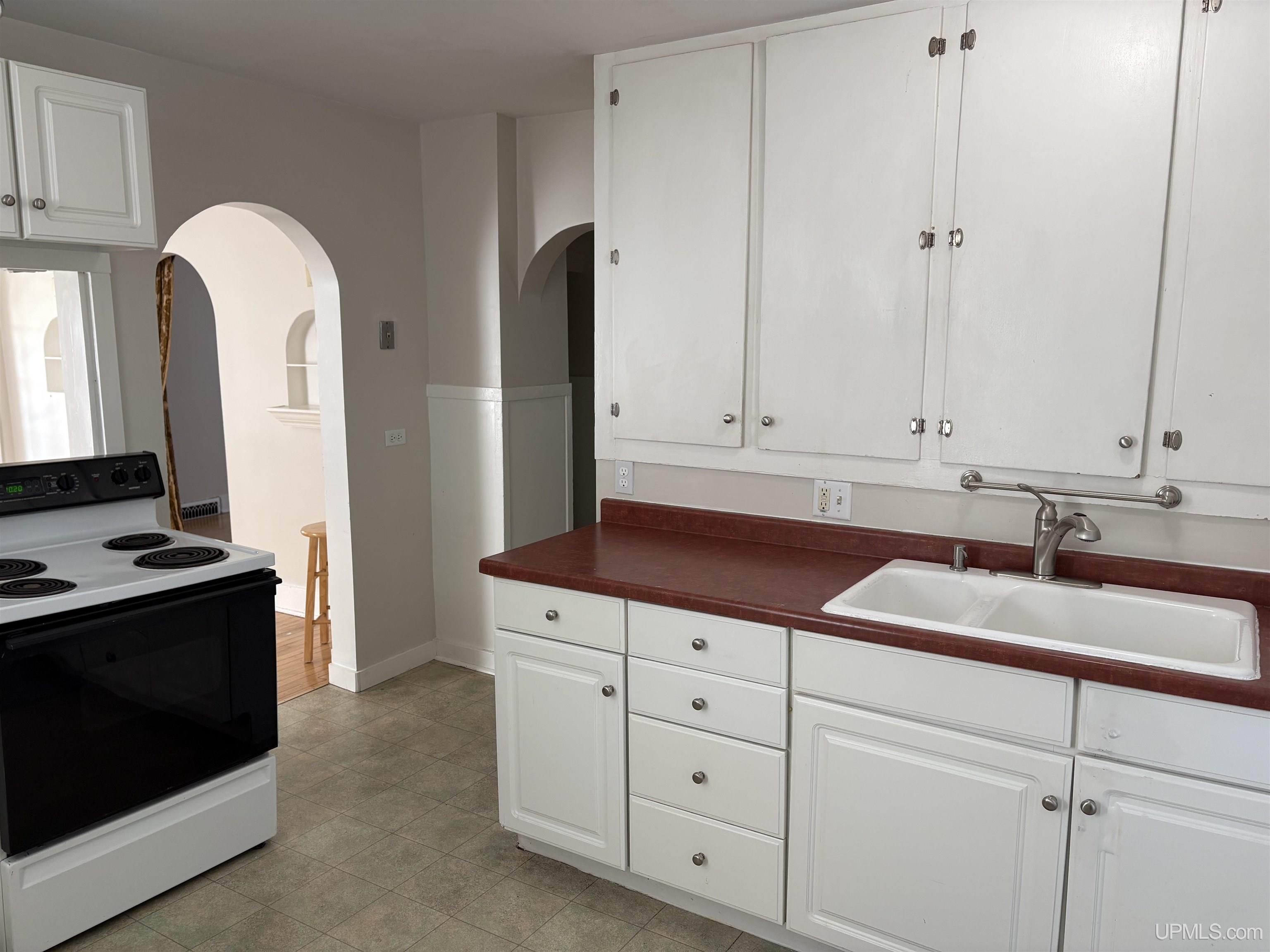 319 White Street Property Photo 9