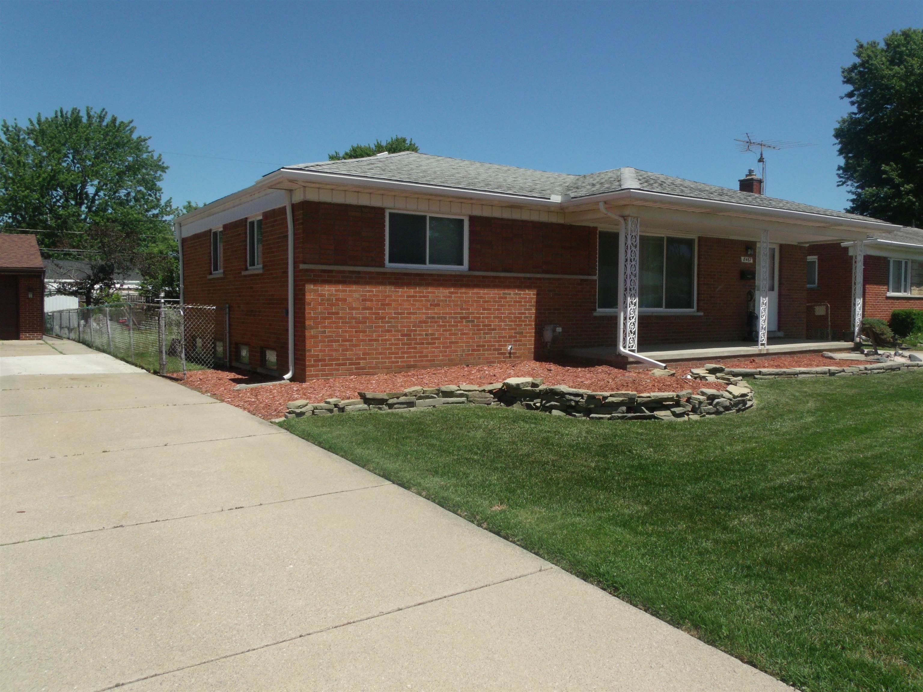 8467 Darlene Street Property Photo 4