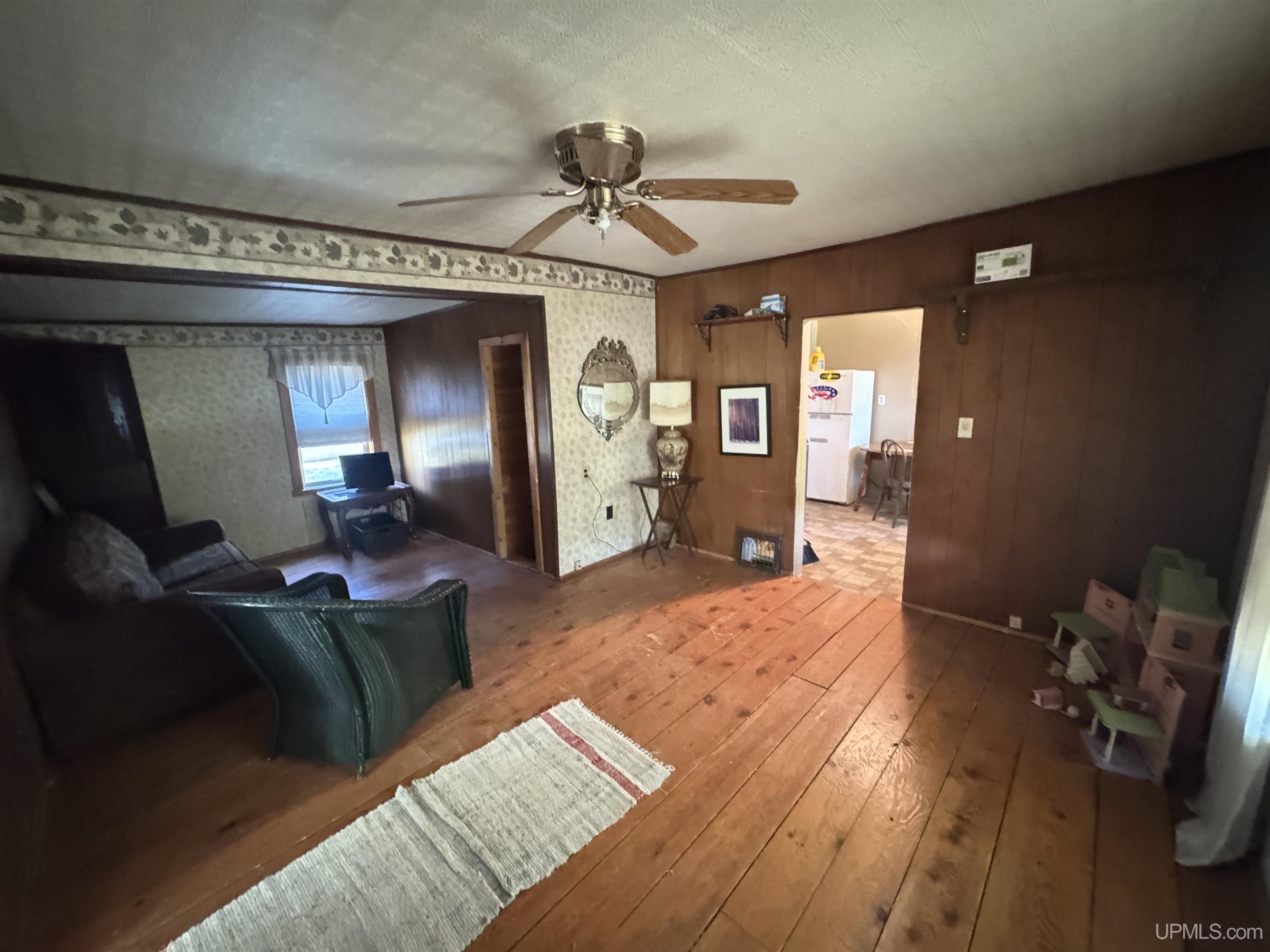 508 Oak Street Property Photo 4