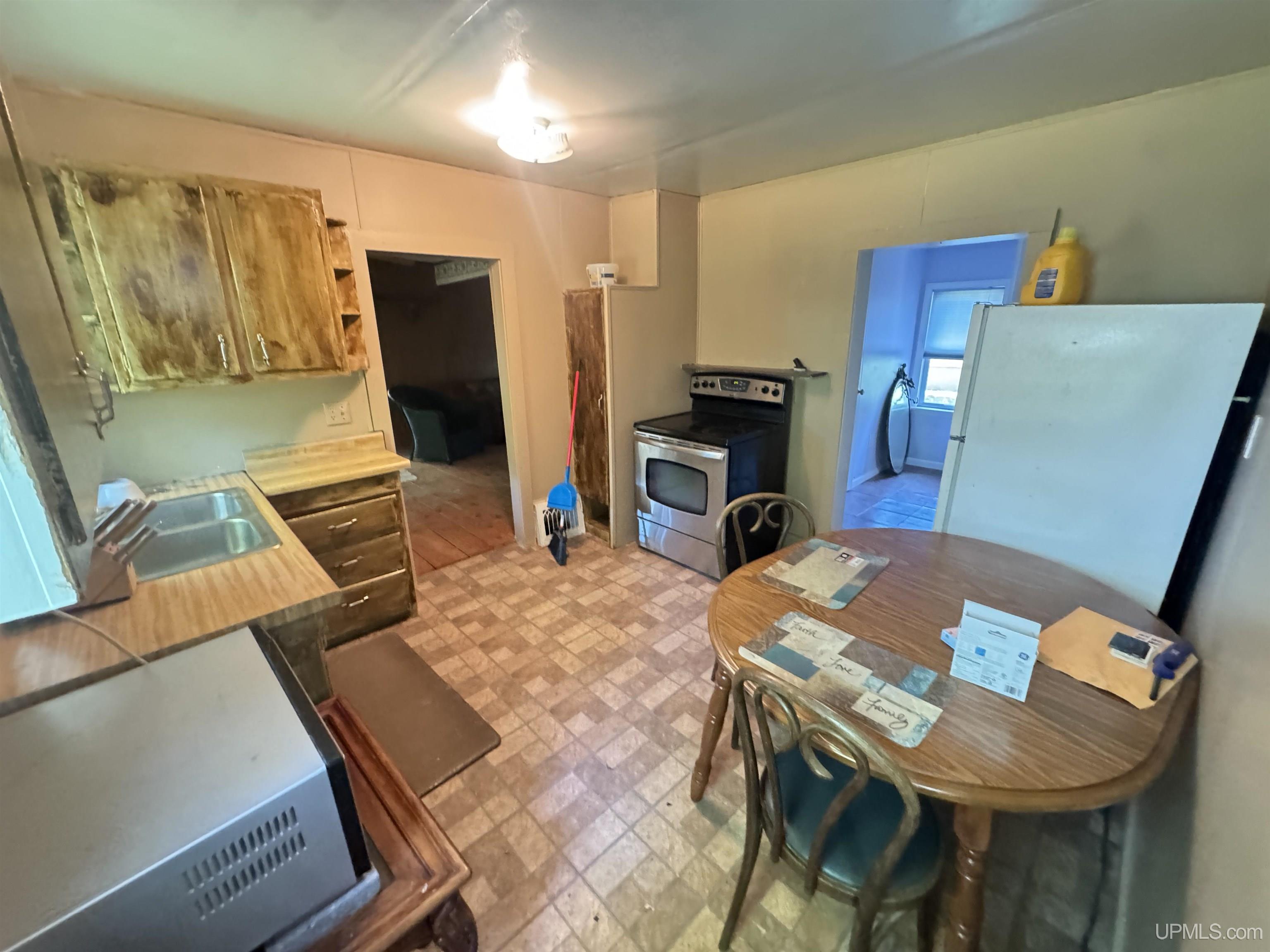 508 Oak Street Property Photo 8