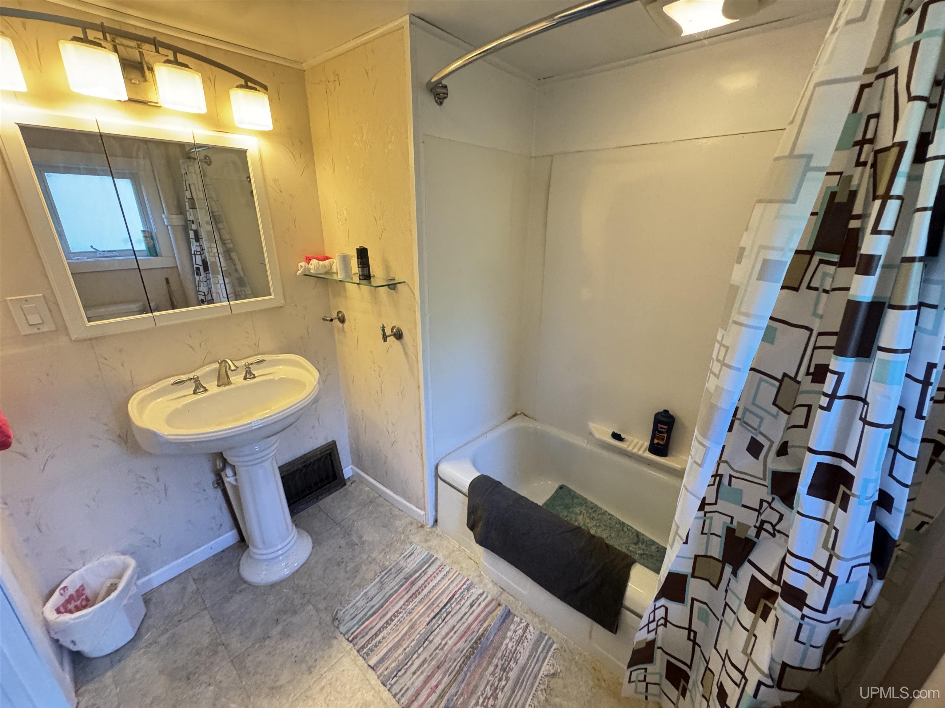 508 Oak Street Property Photo 12