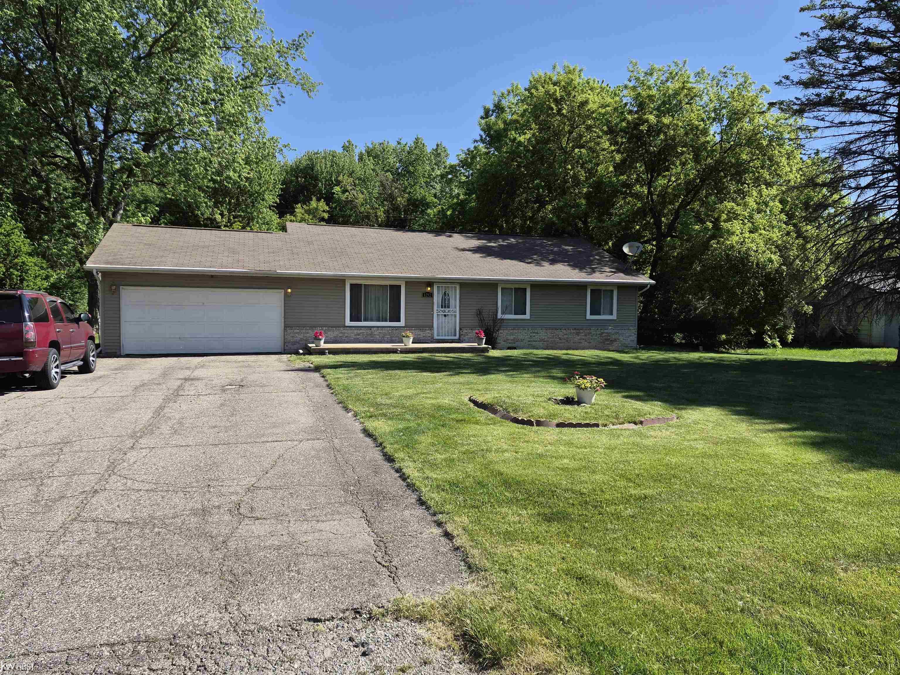 1282 Arrowhead Drive