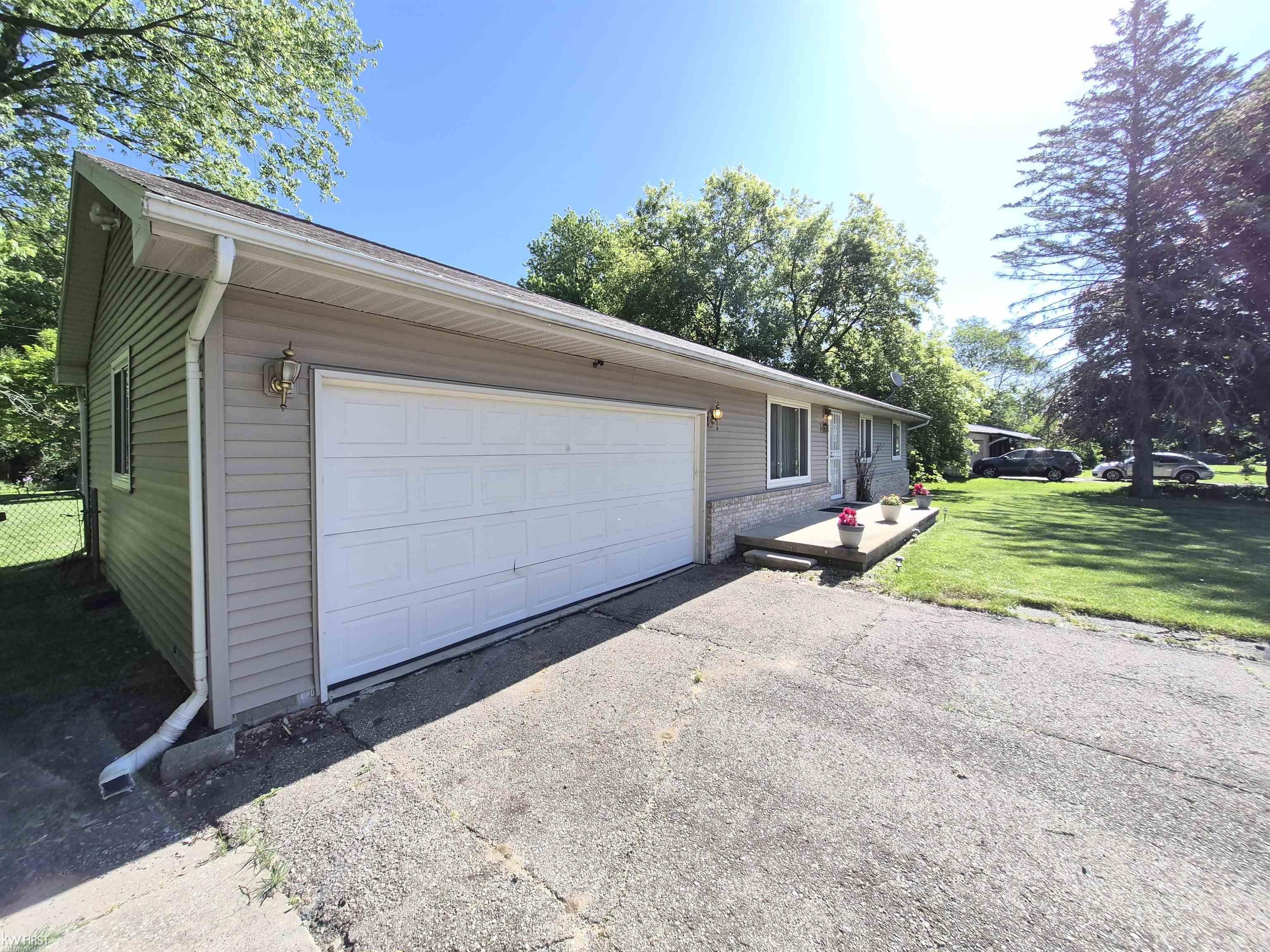 1282 Arrowhead Drive Property Photo 2