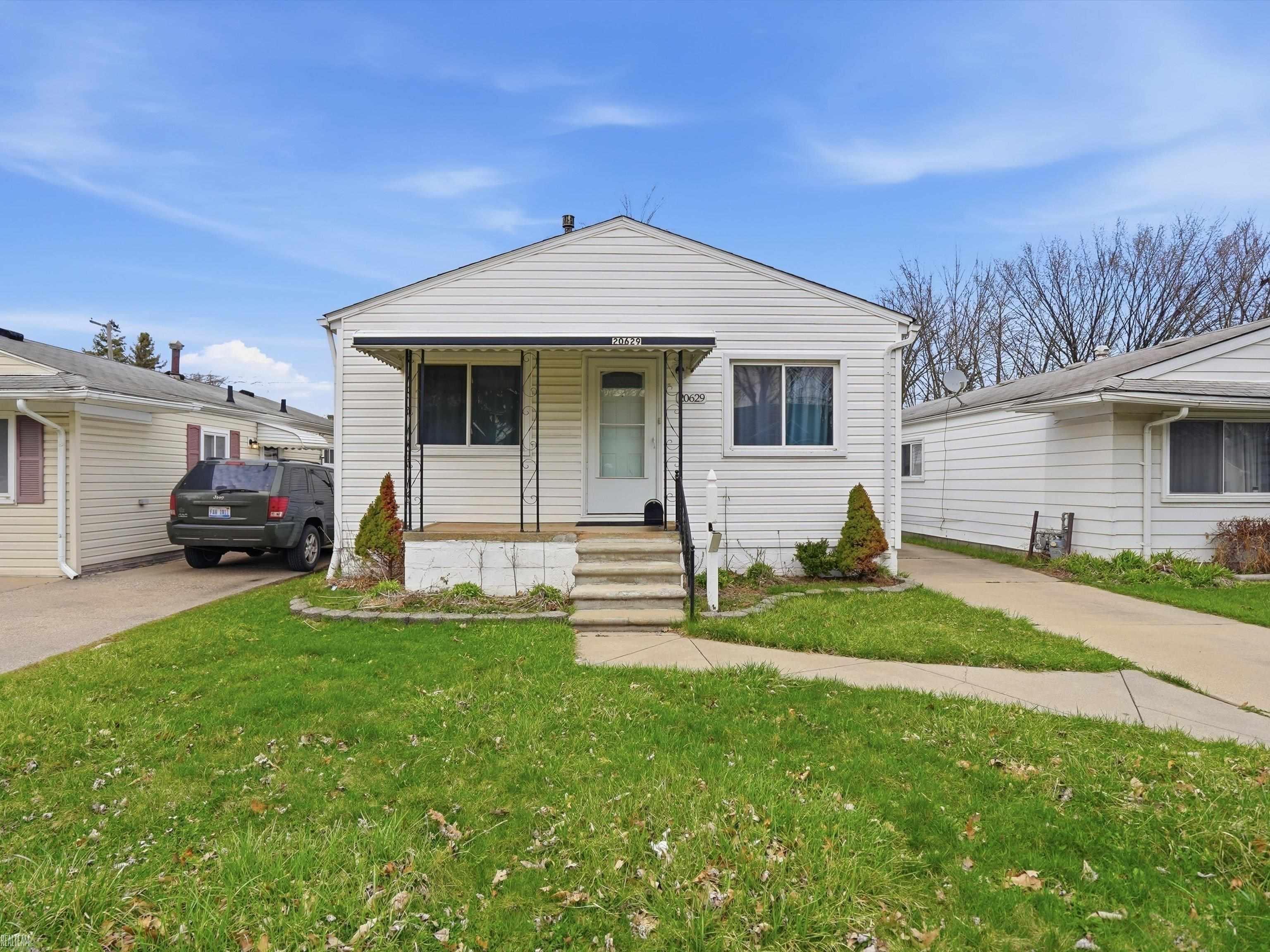 20629 Hollywood Street Property Photo 1