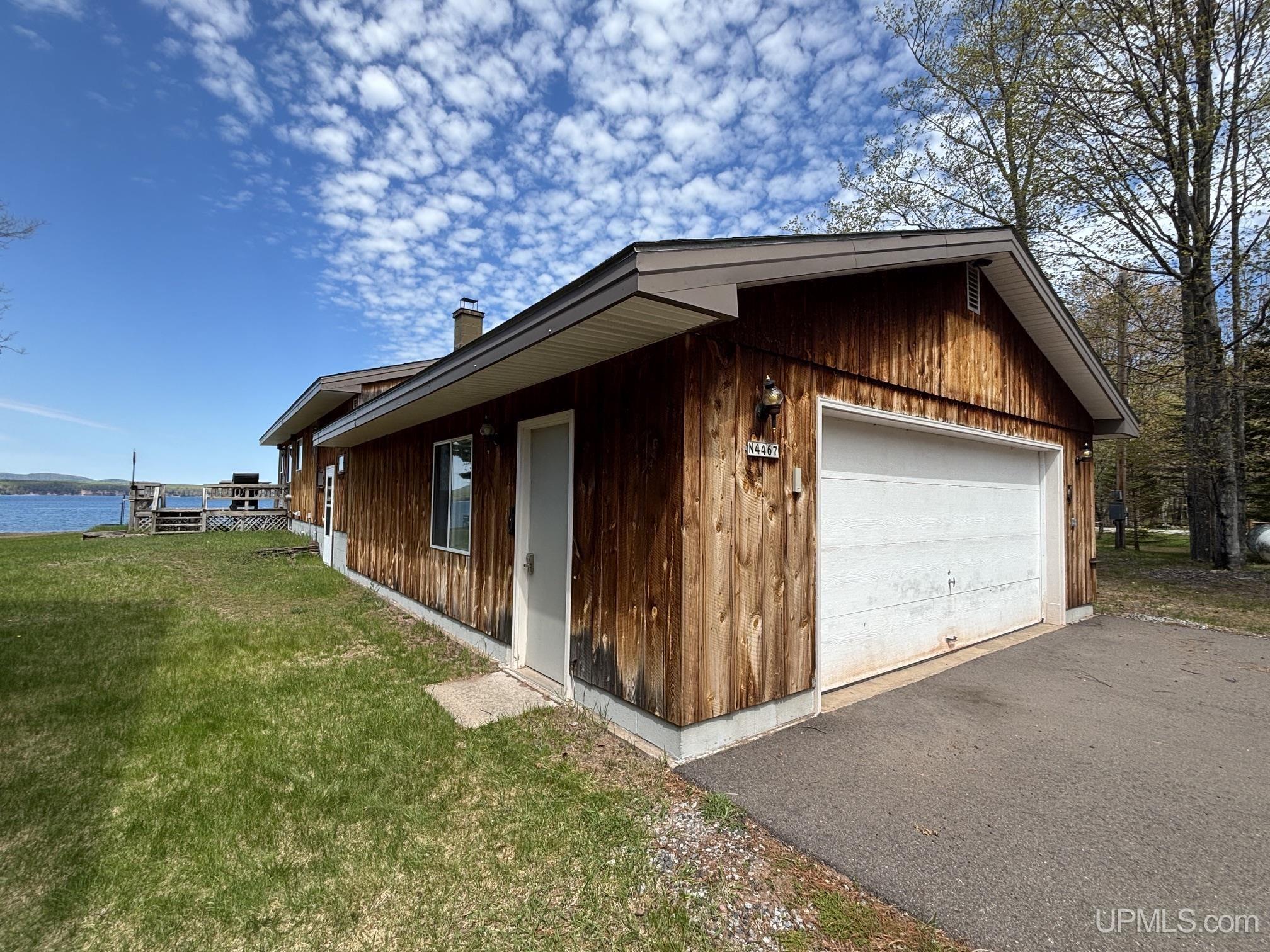 4467 N Lighthouse Road Property Photo 3