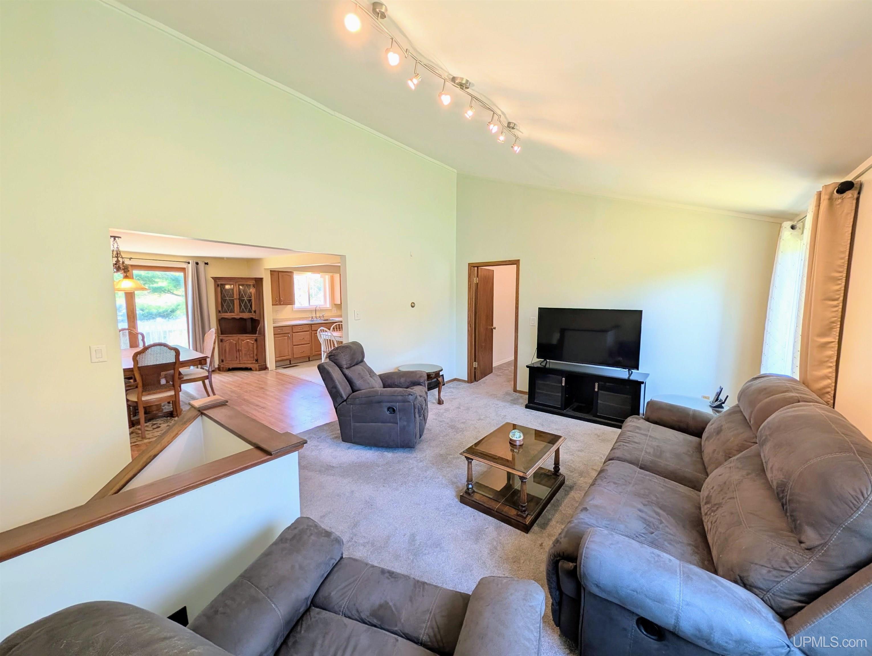 125 Aspen Drive Property Photo 6