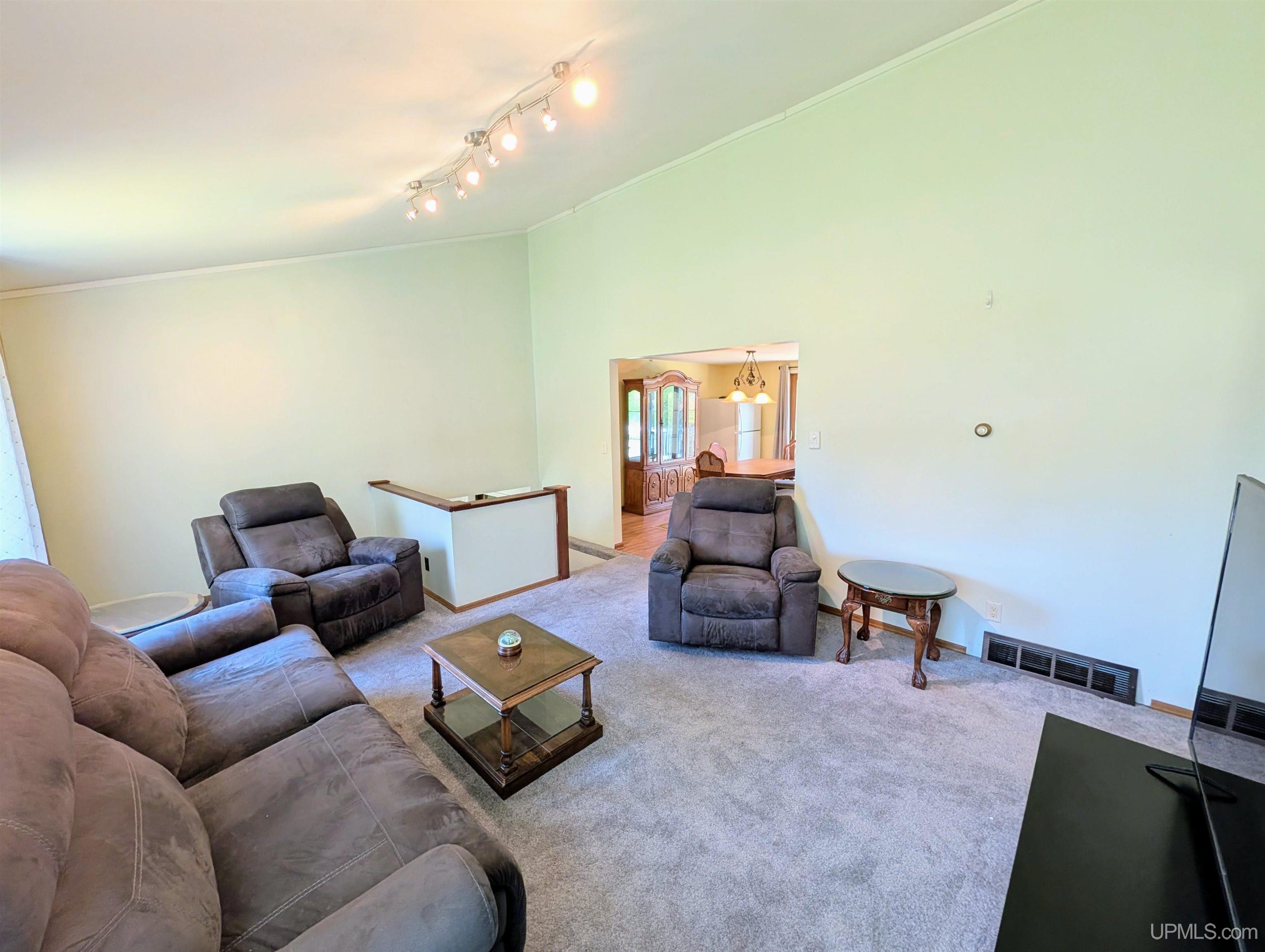 125 Aspen Drive Property Photo 7
