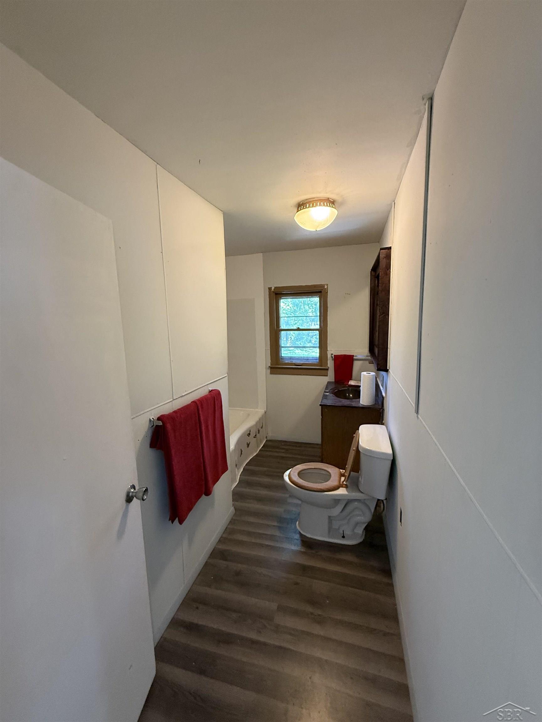 2506 Owen Street Property Photo 5