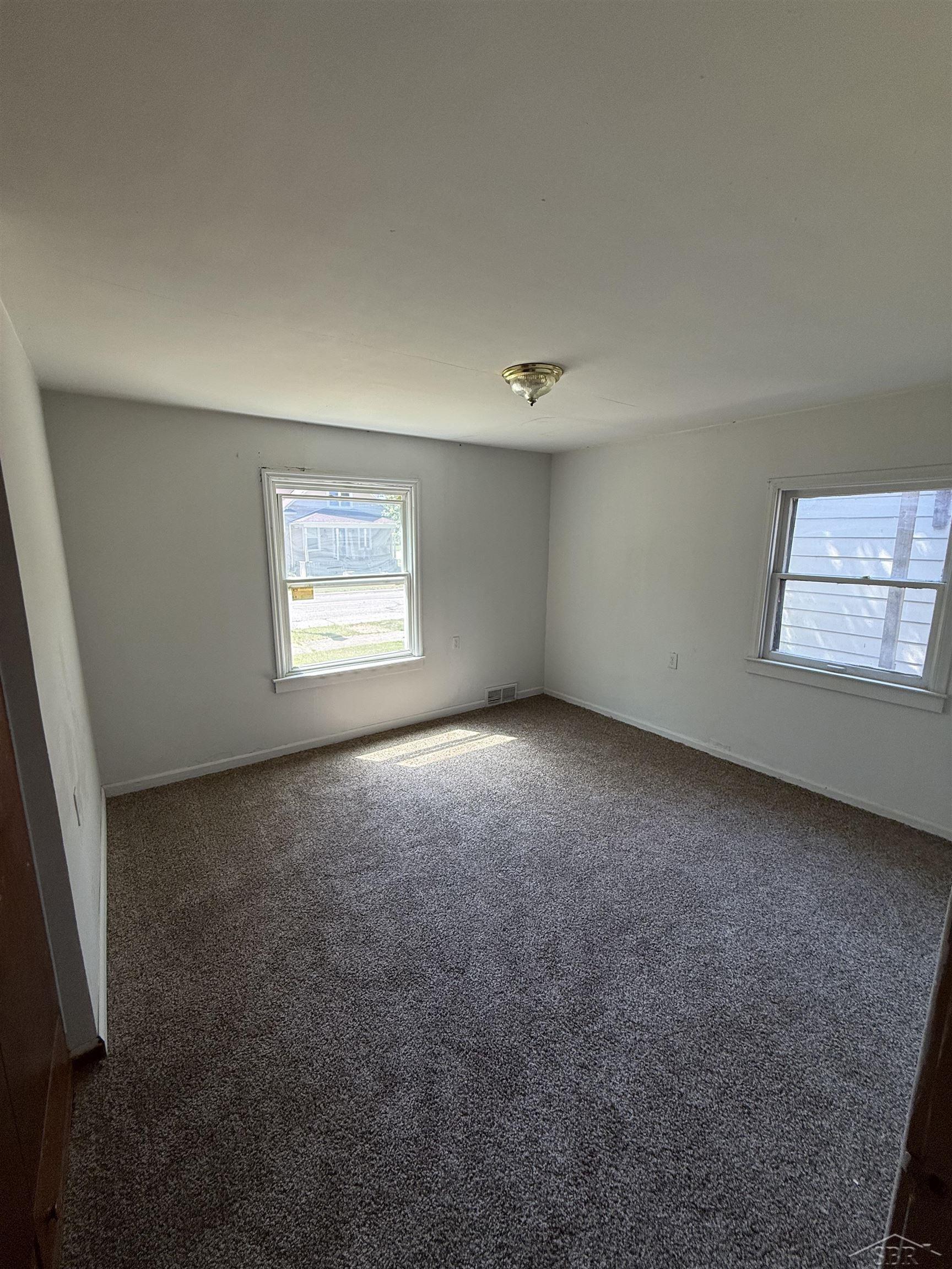 2506 Owen Street Property Photo 6