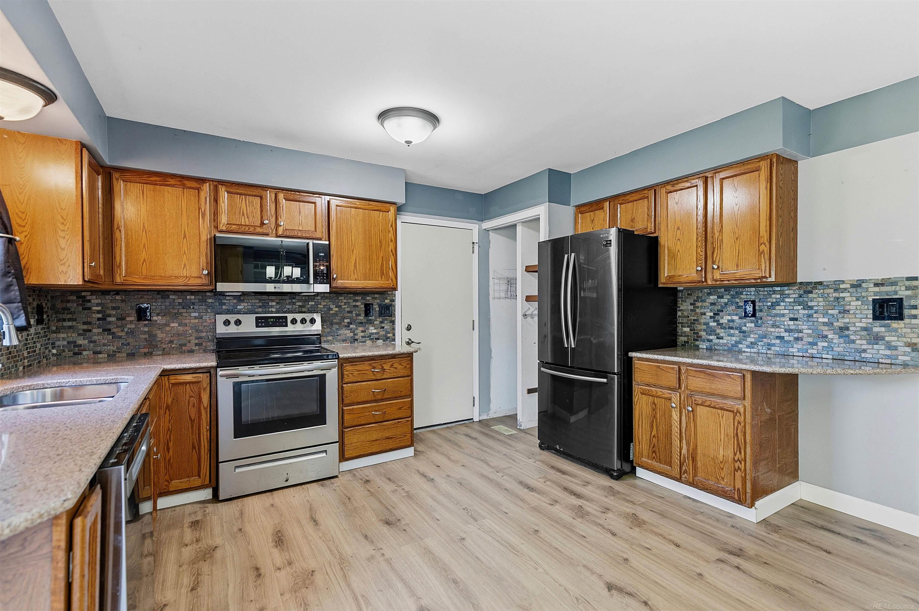 51613 Sass Road Property Photo 5