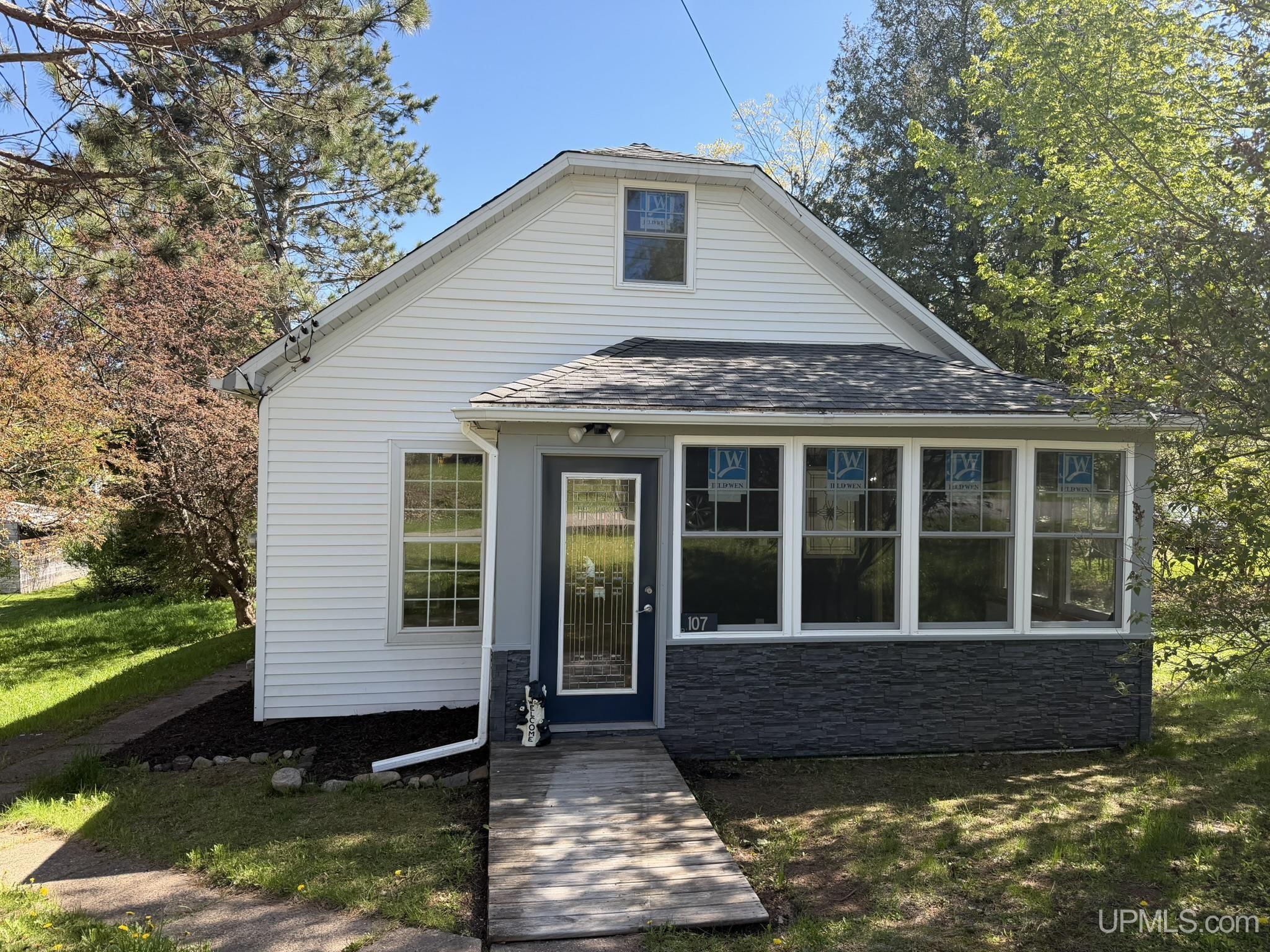 107 Fourth Street Property Photo 1