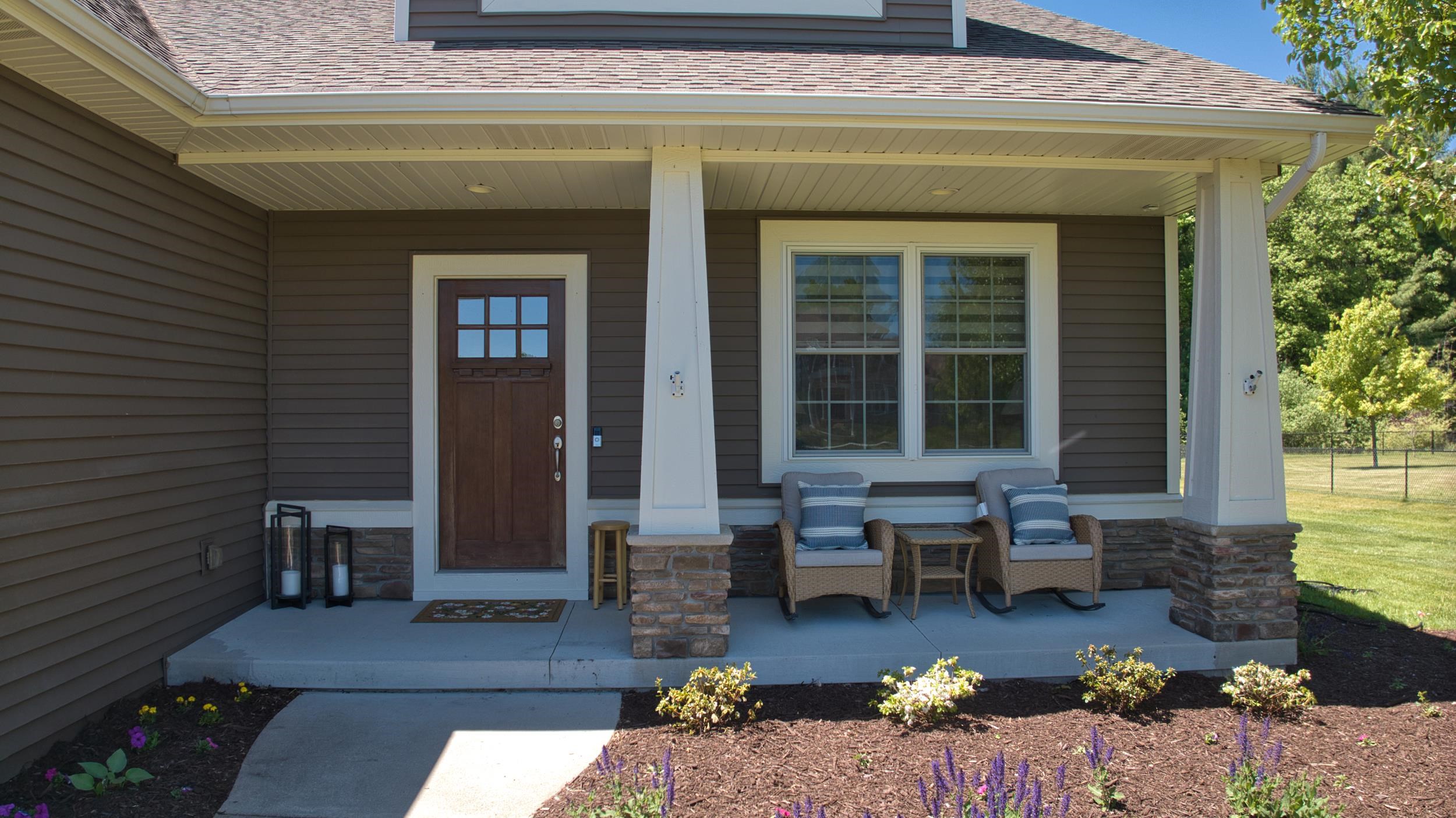 2083 N Harvest Circle Property Photo 3
