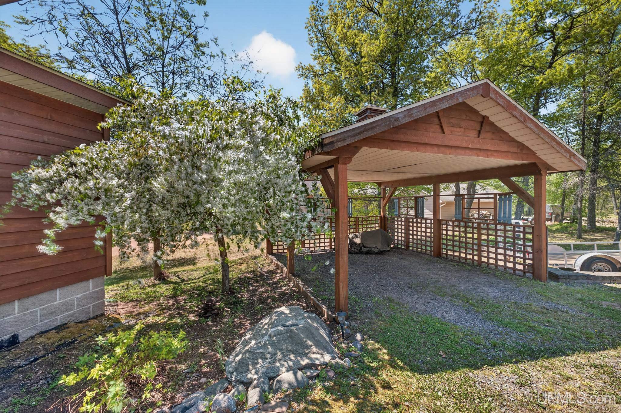 12282 N Randolph Road Property Photo 4
