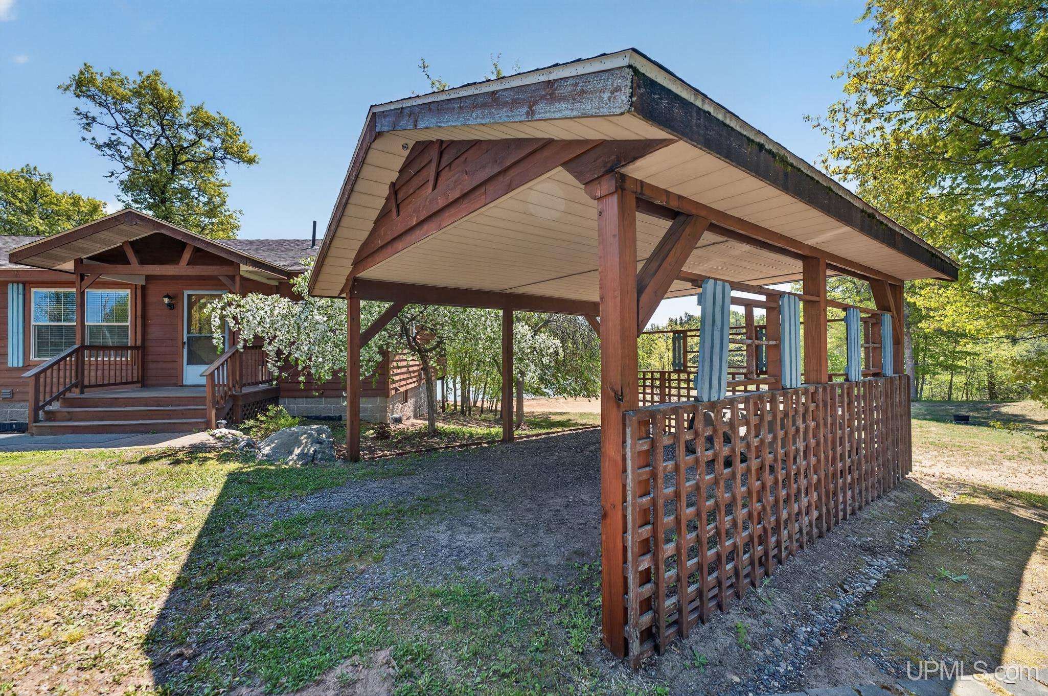 12282 N Randolph Road Property Photo 5