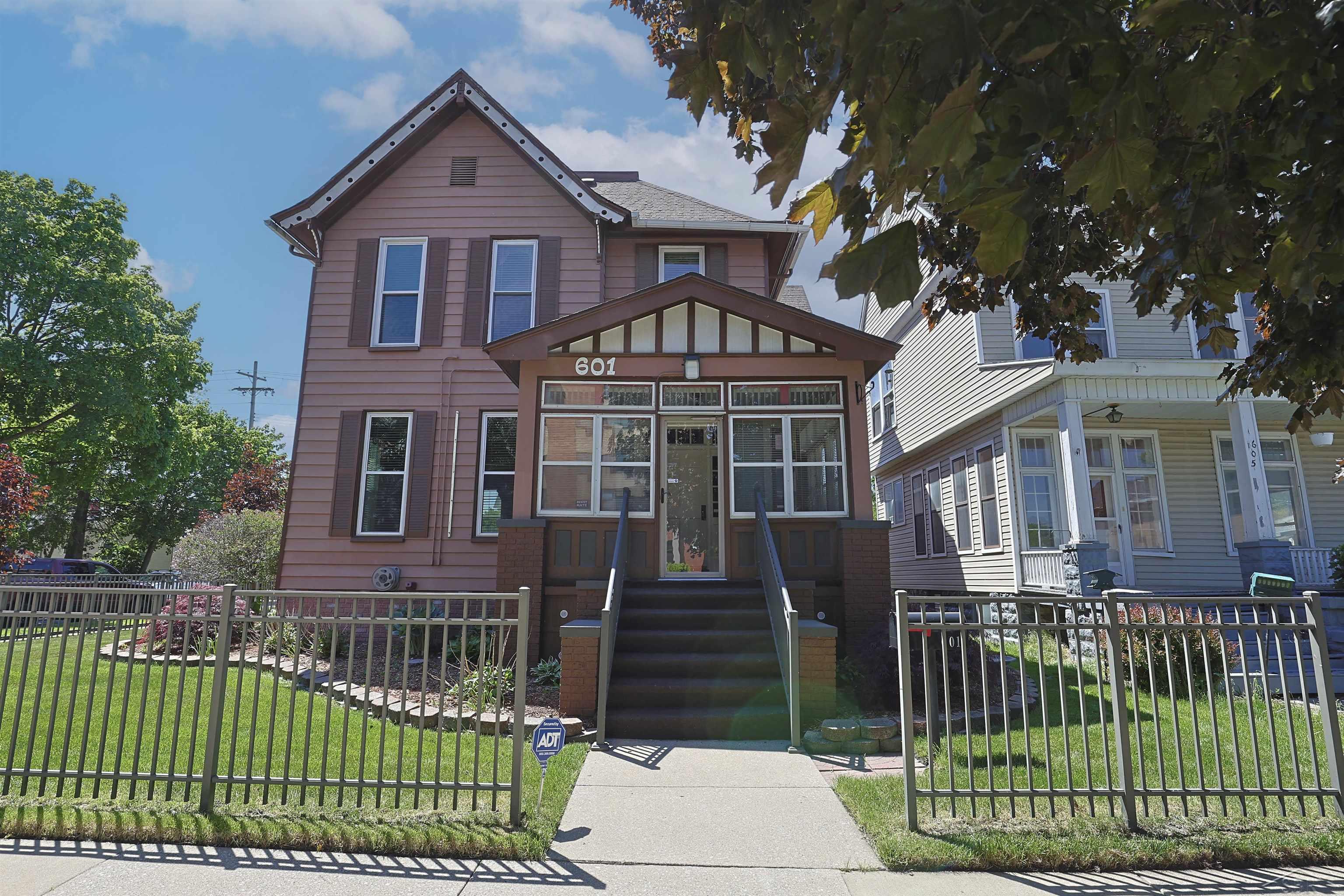 601 N Van Buren Street Property Photo 1