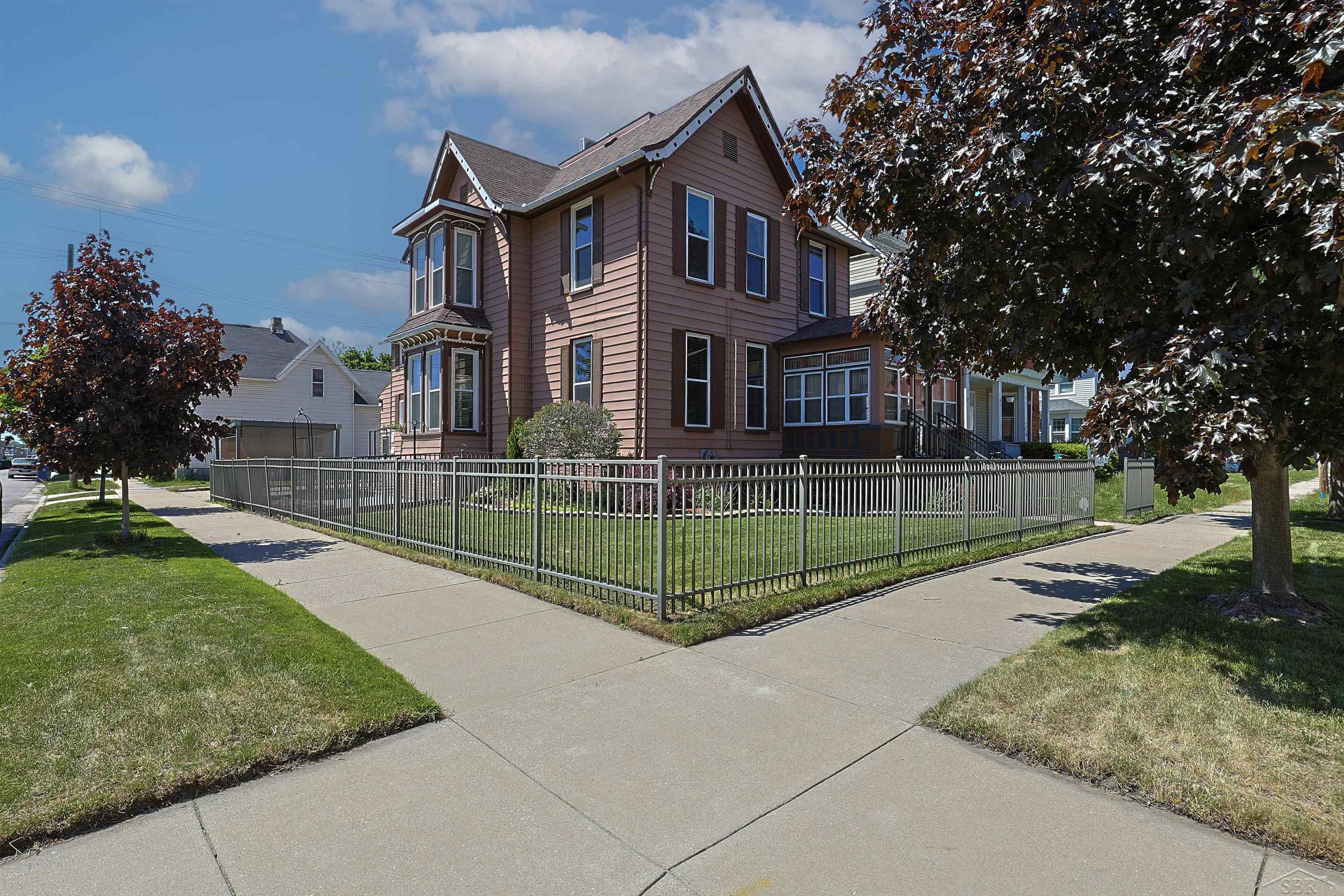 601 N Van Buren Street Property Photo 5