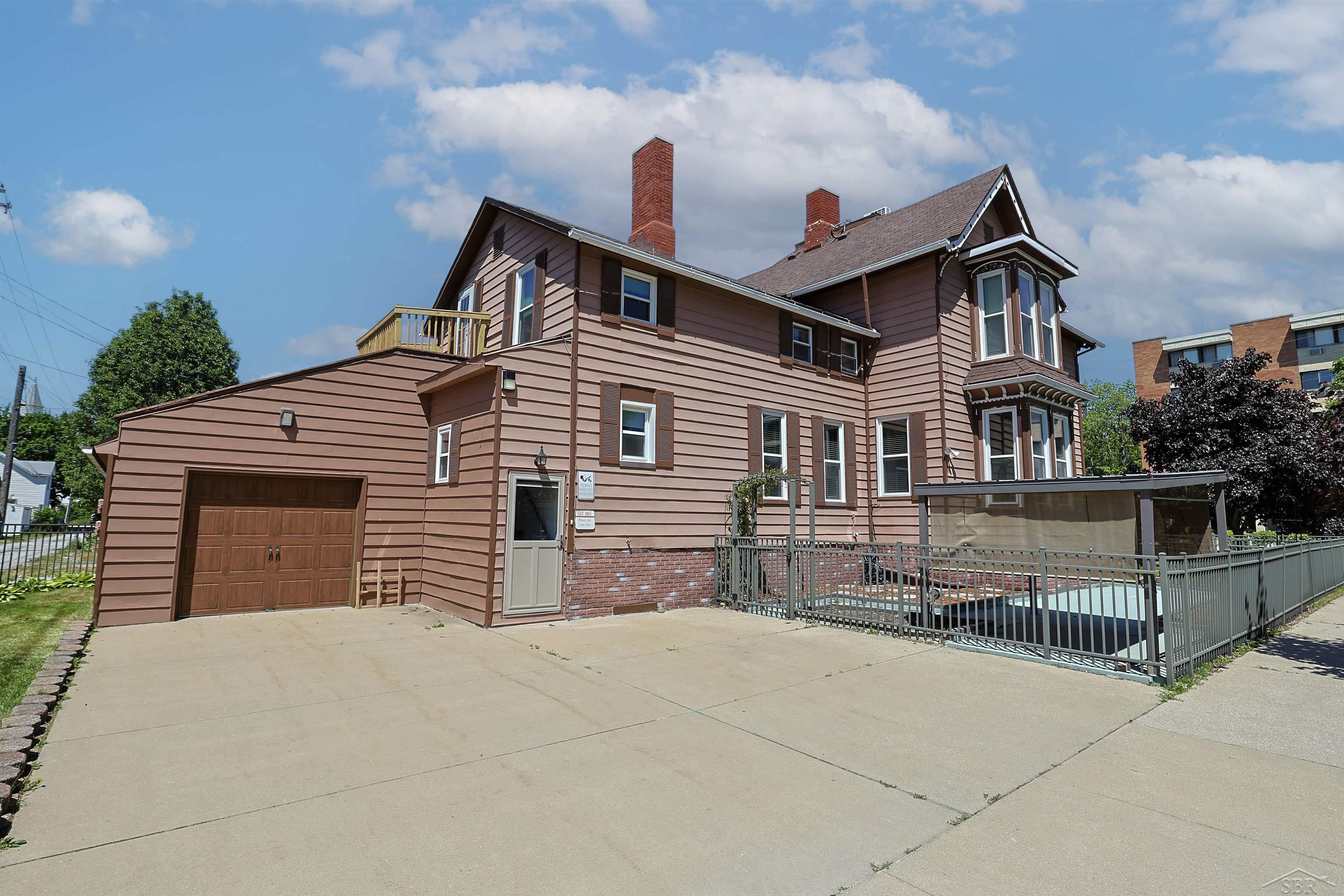 601 N Van Buren Street Property Photo 6