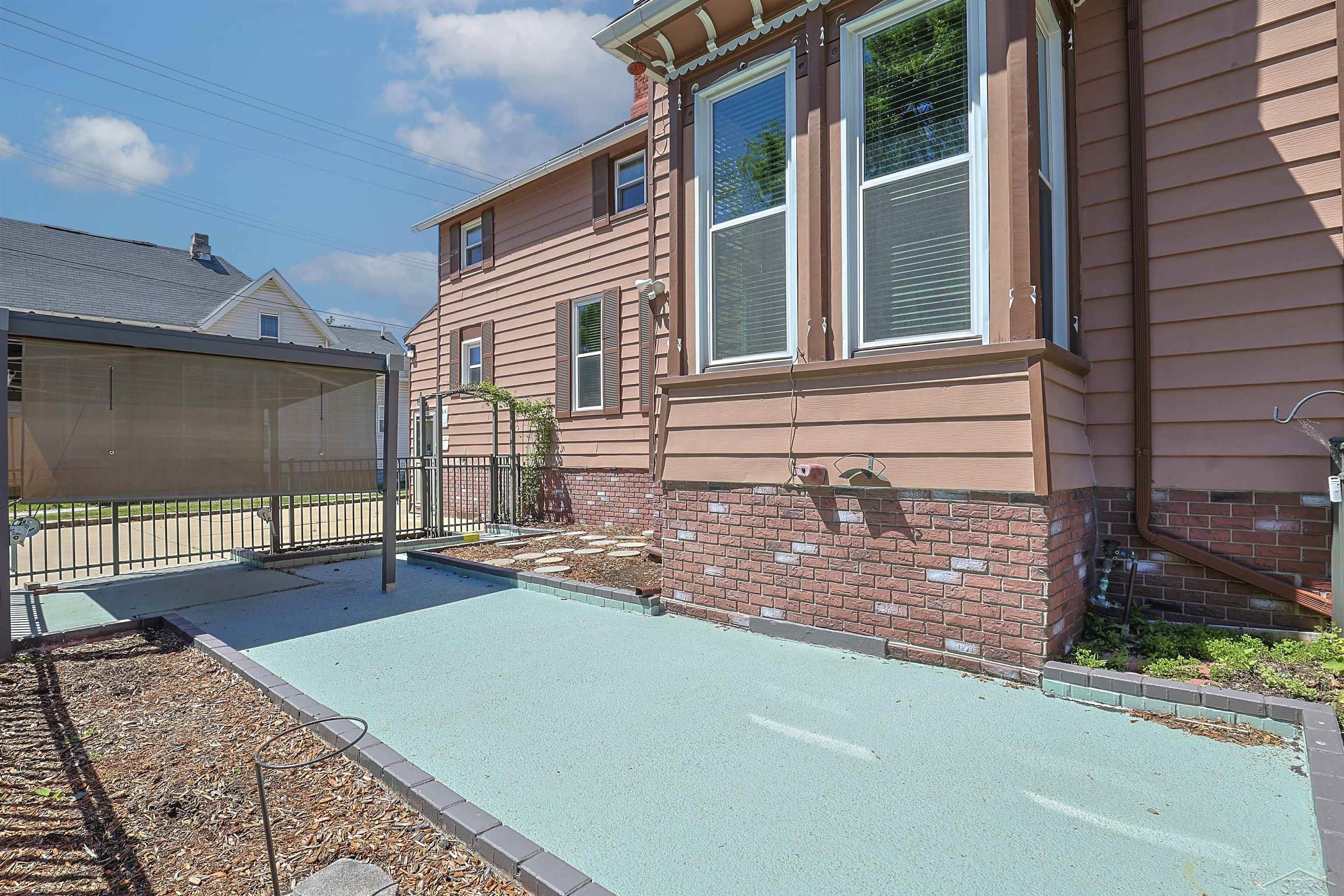 601 N Van Buren Street Property Photo 8