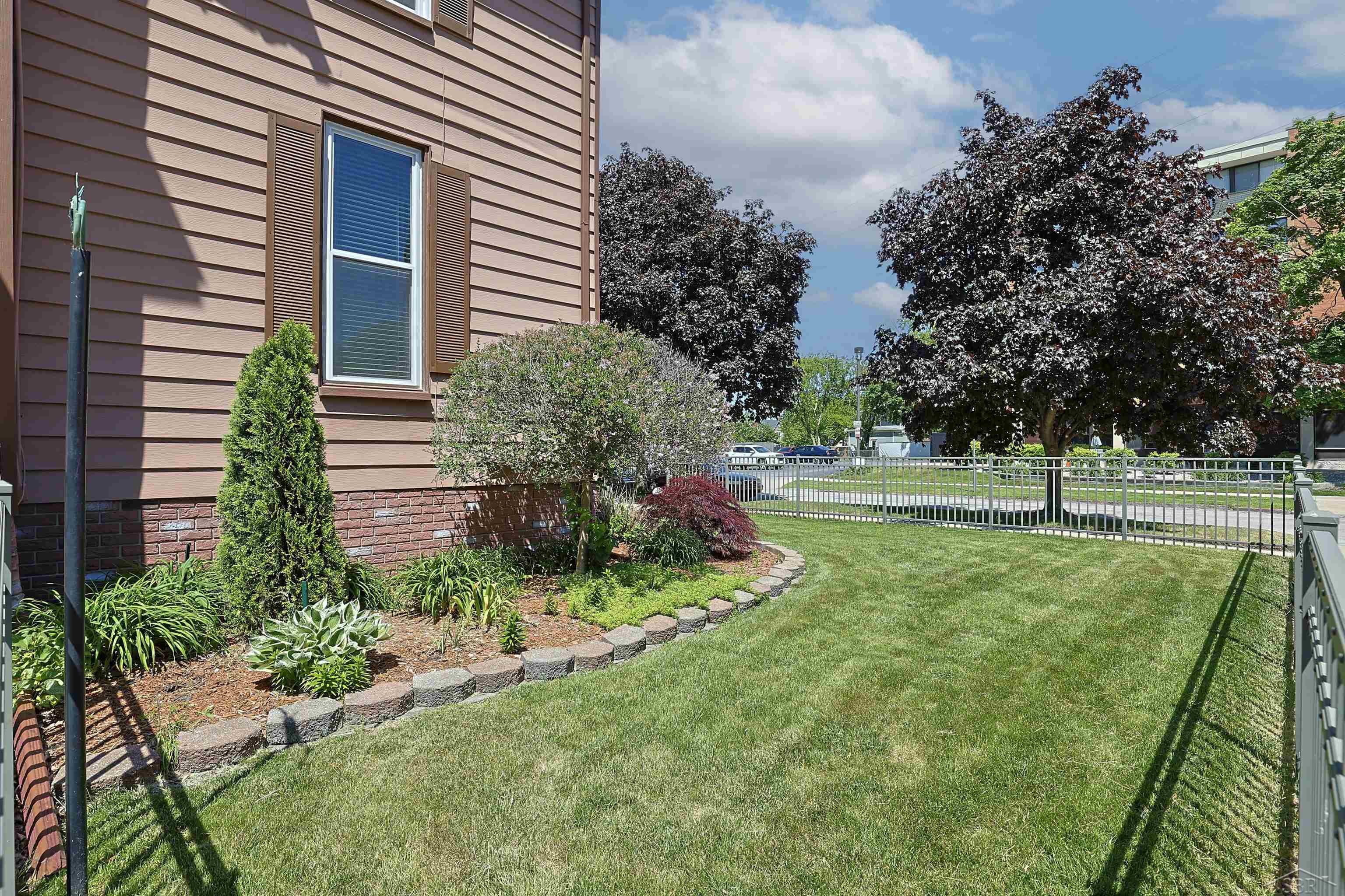 601 N Van Buren Street Property Photo 9