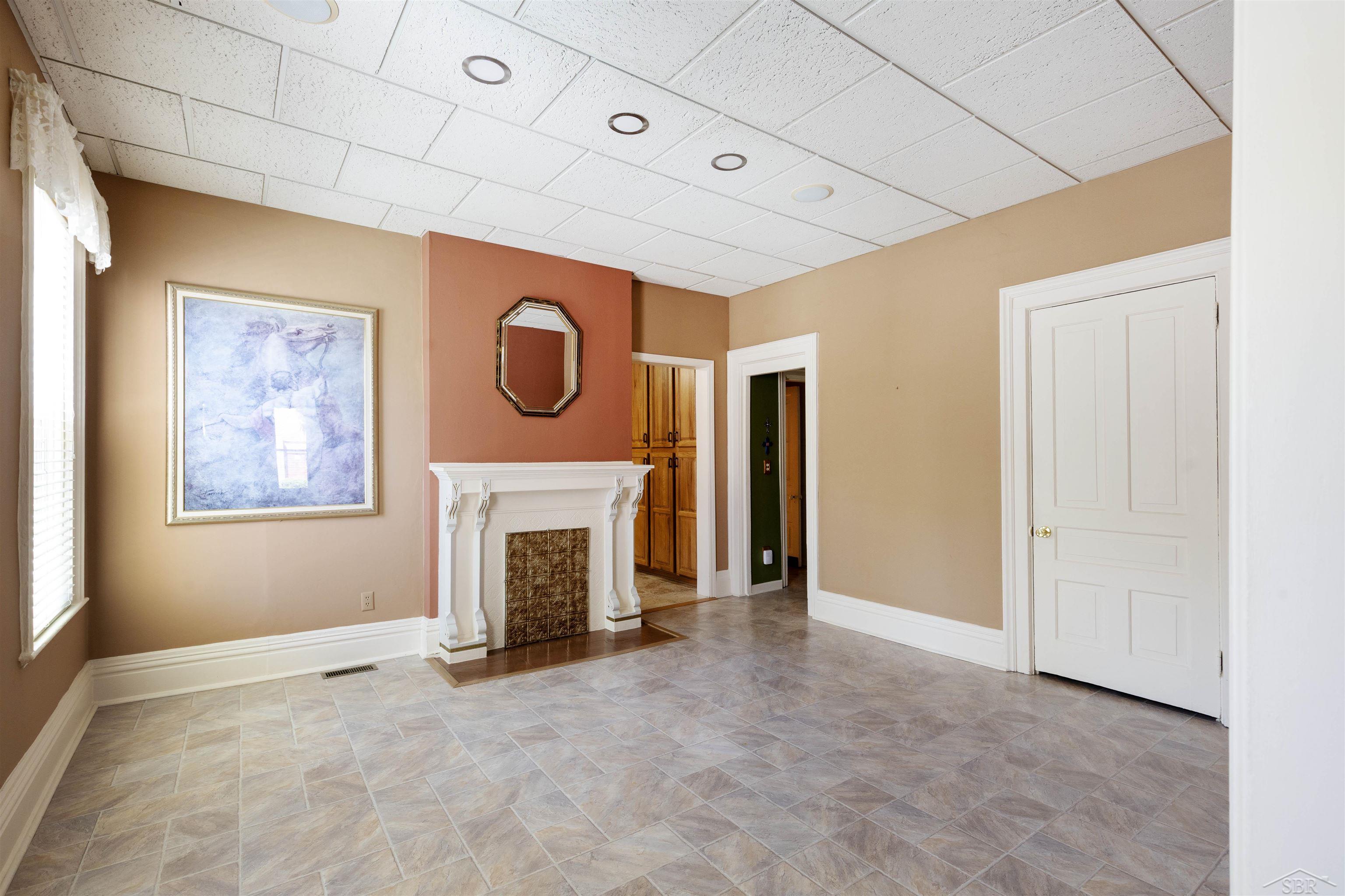 601 N Van Buren Street Property Photo 14