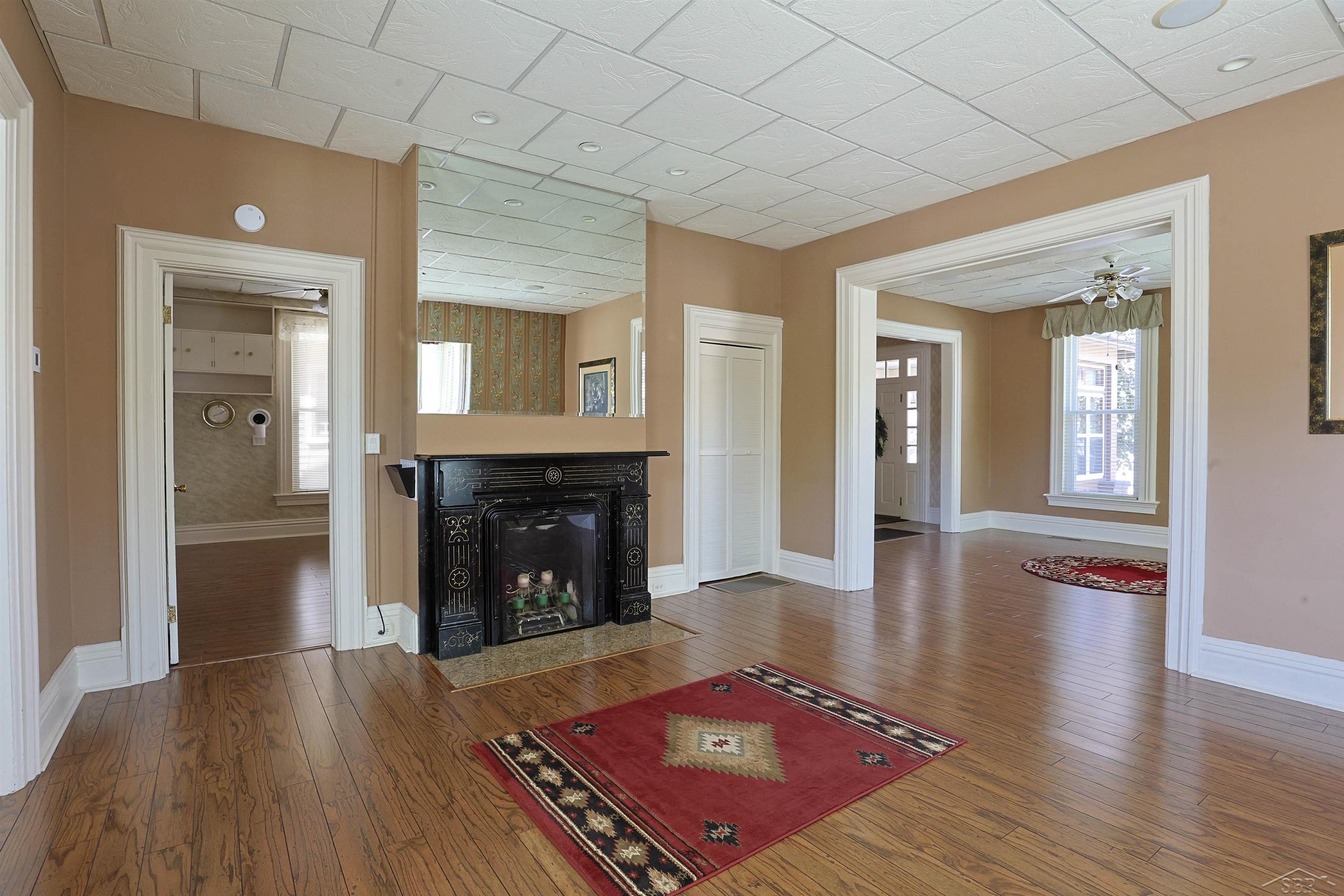 601 N Van Buren Street Property Photo 17