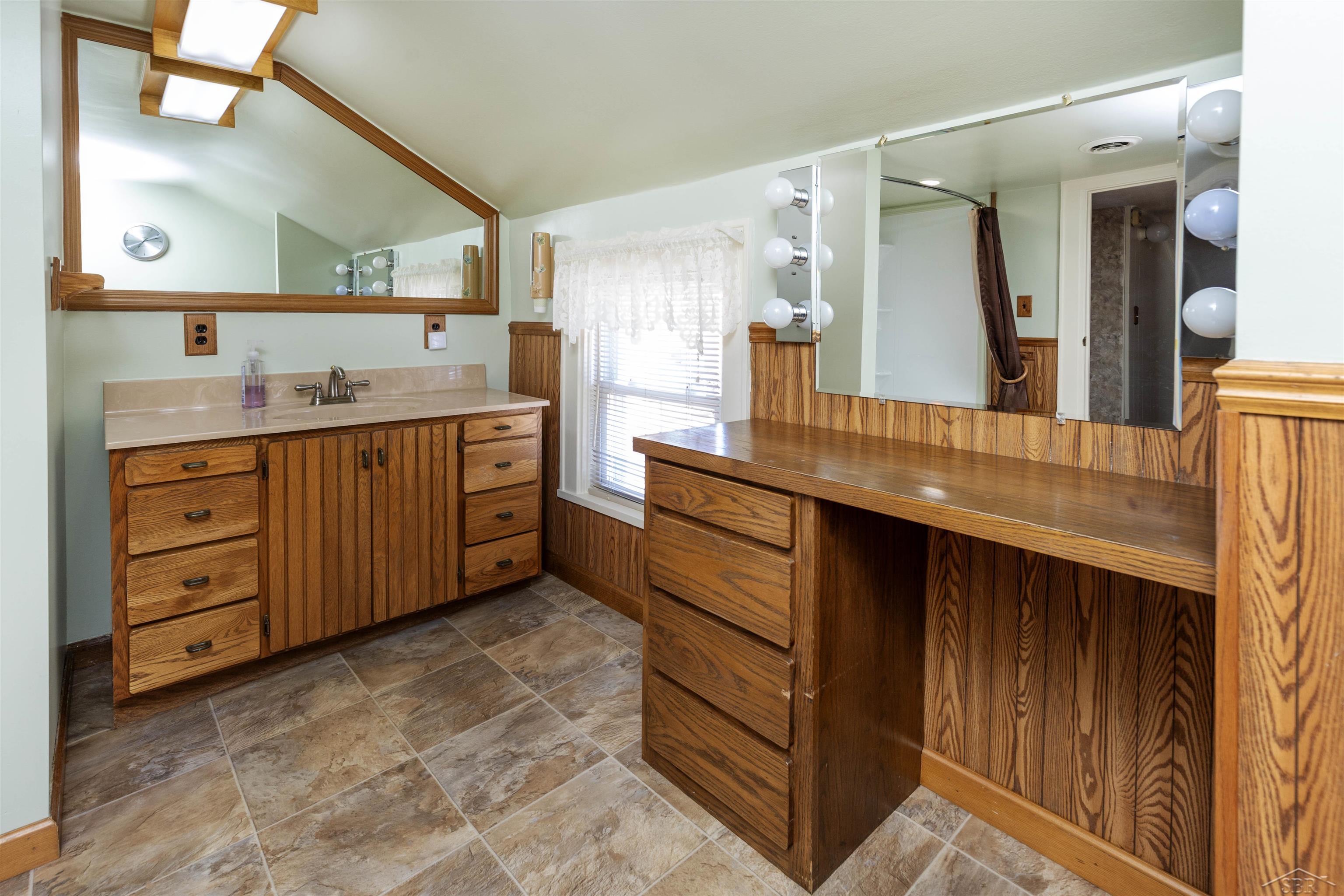 601 N Van Buren Street Property Photo 35