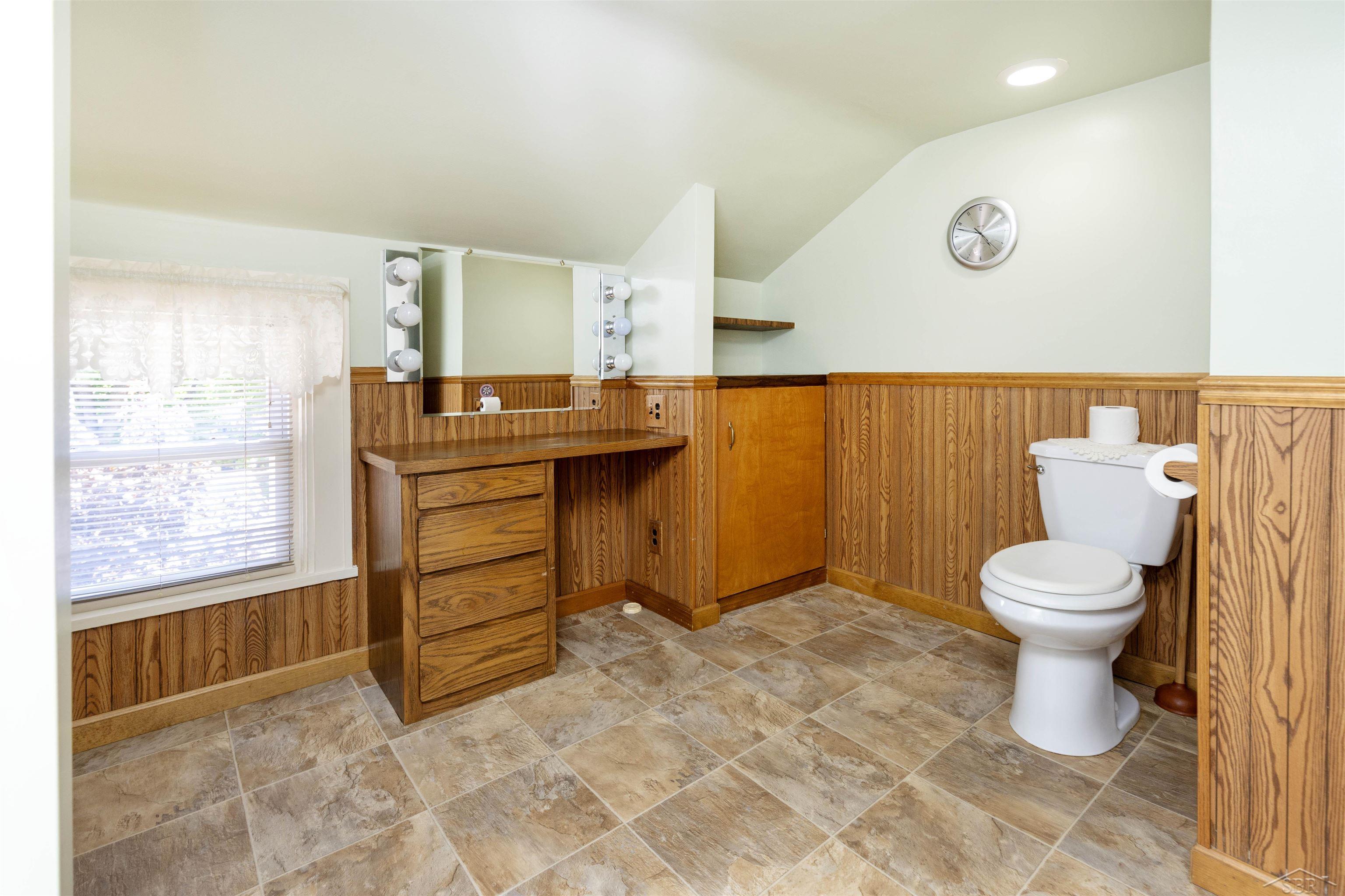 601 N Van Buren Street Property Photo 36
