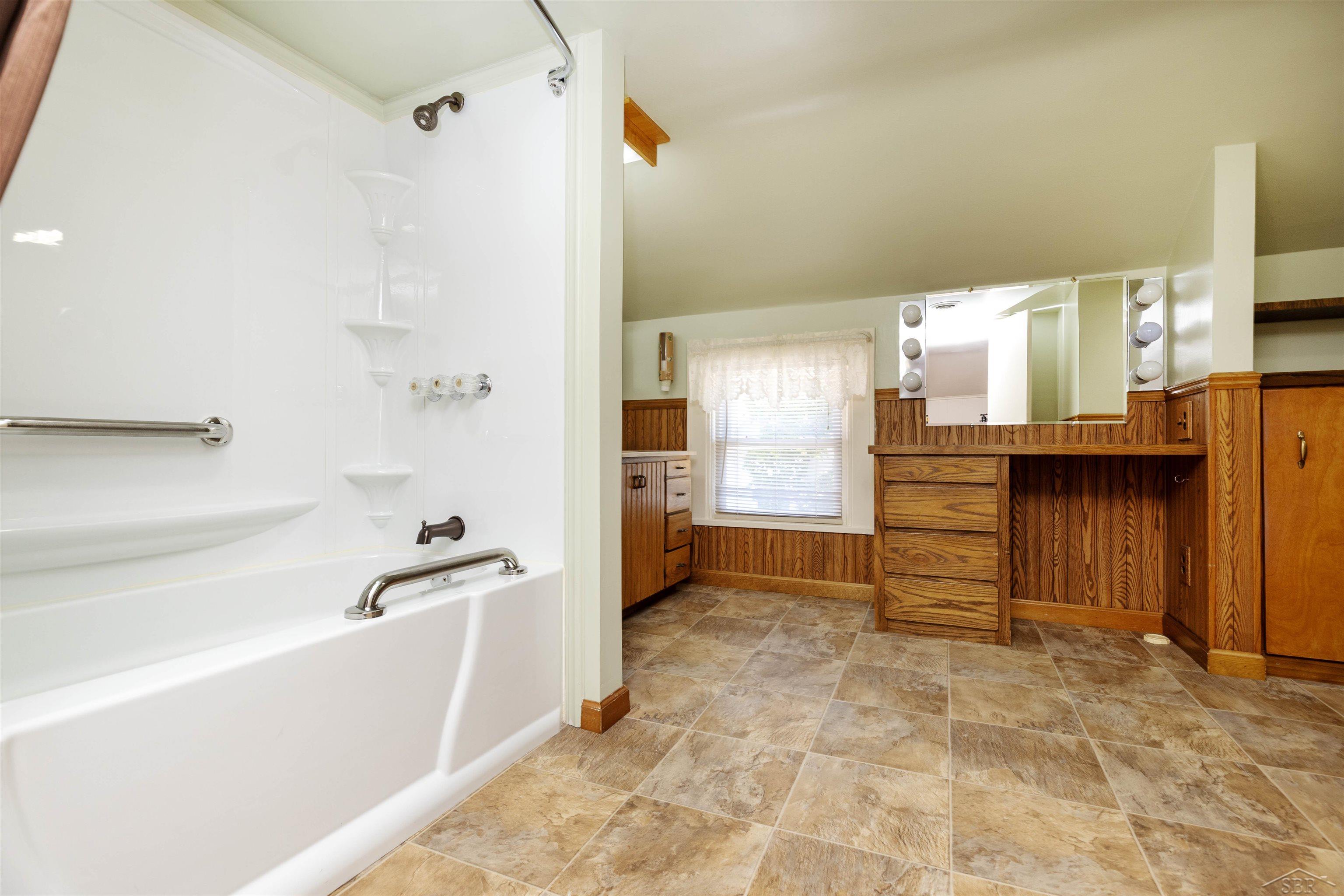 601 N Van Buren Street Property Photo 38