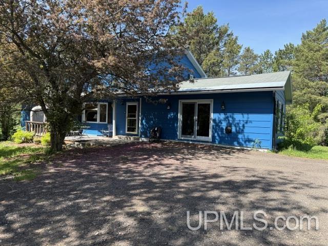 1435 Odanah Road Property Photo 1