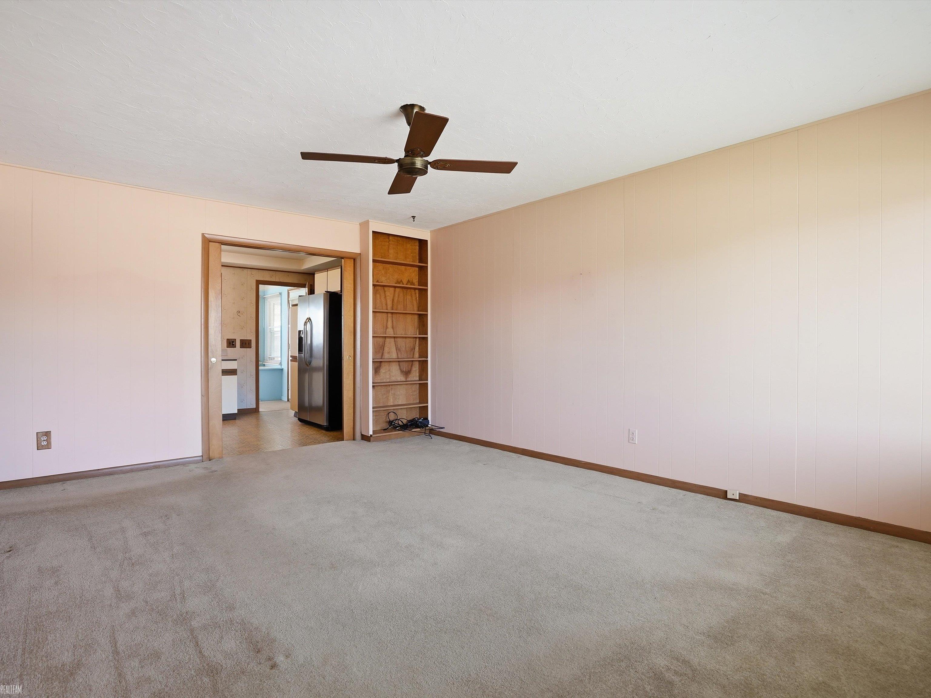 7589 Colony Drive Property Photo 3