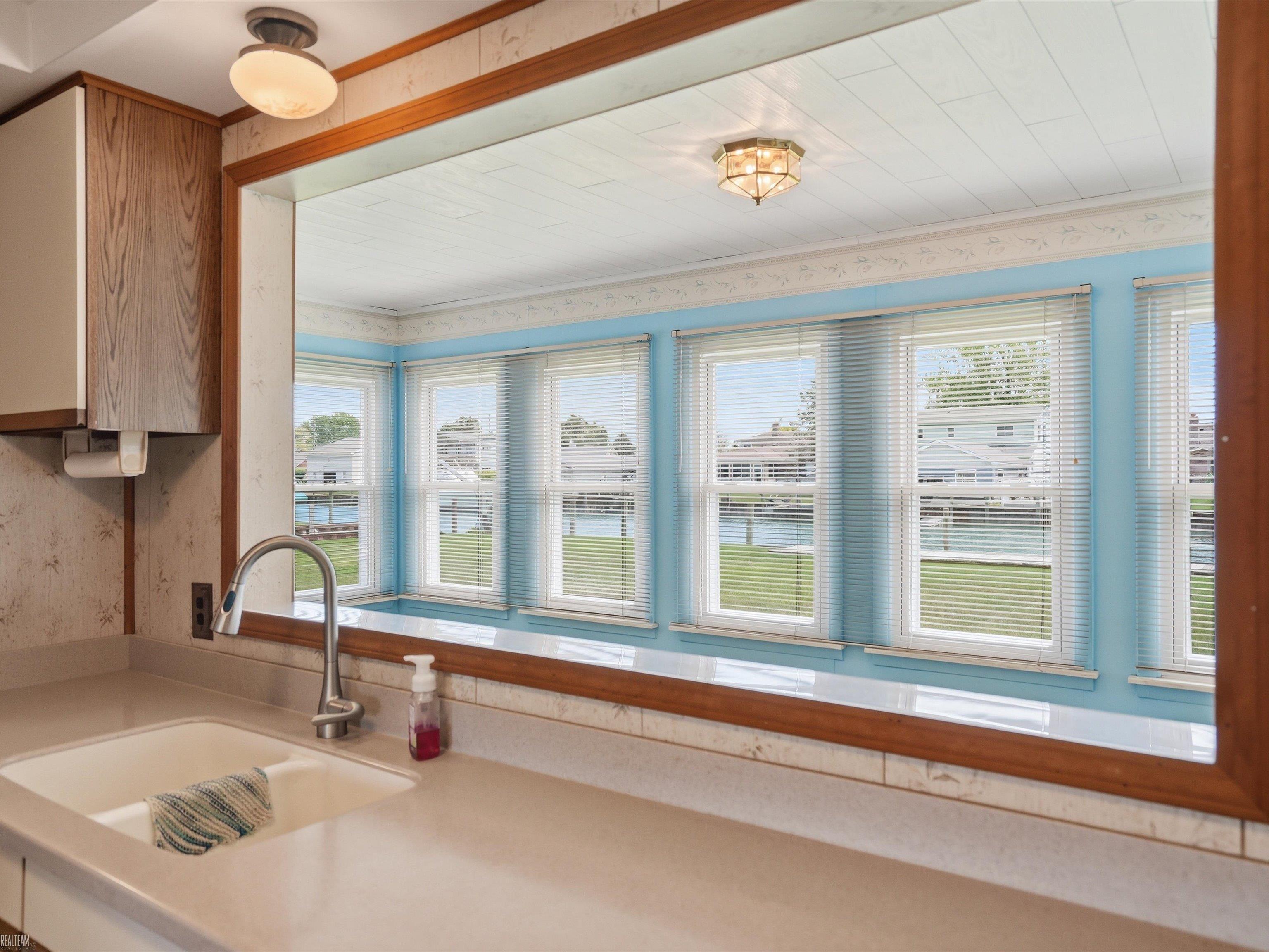 7589 Colony Drive Property Photo 7