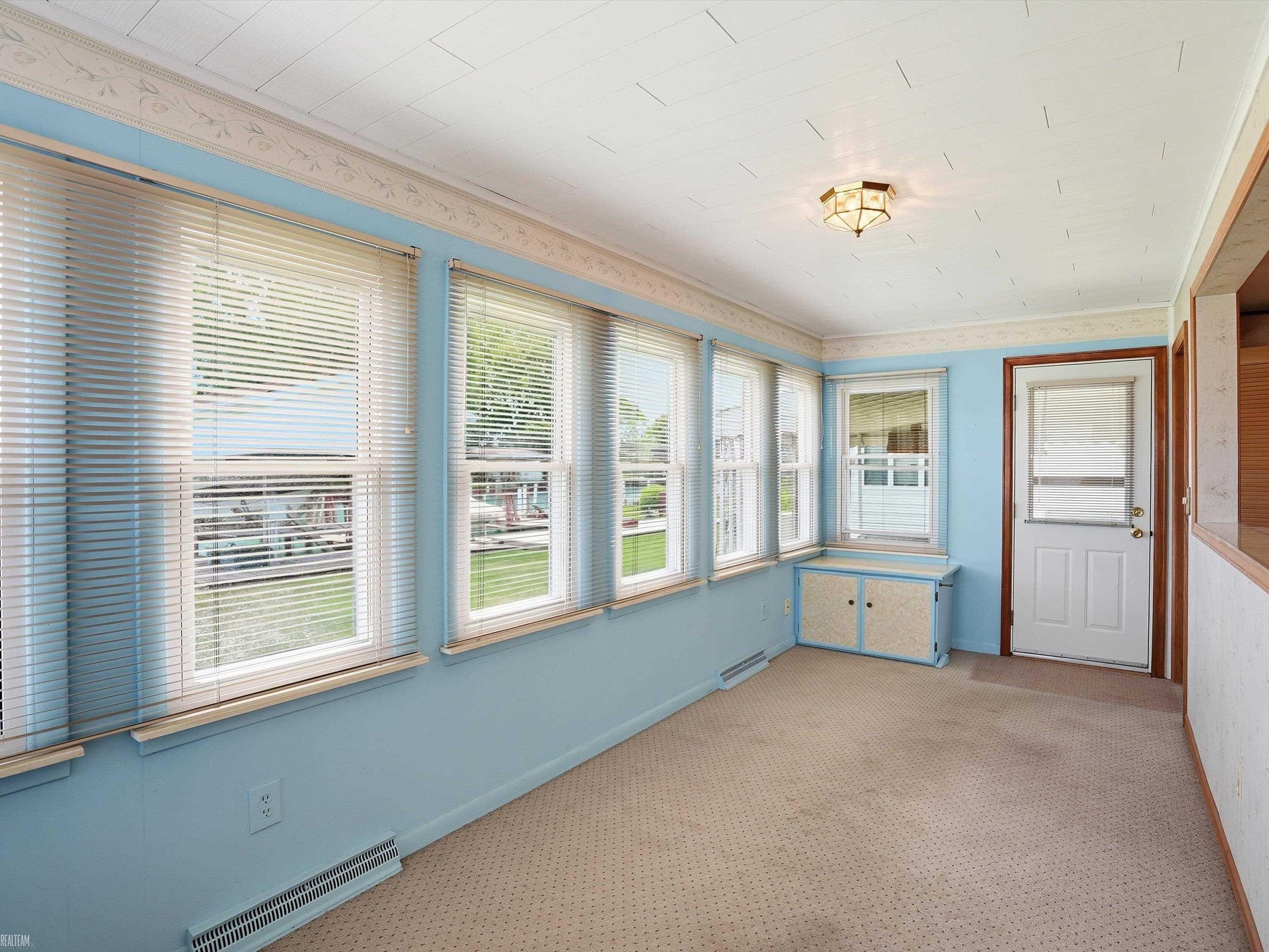 7589 Colony Drive Property Photo 10