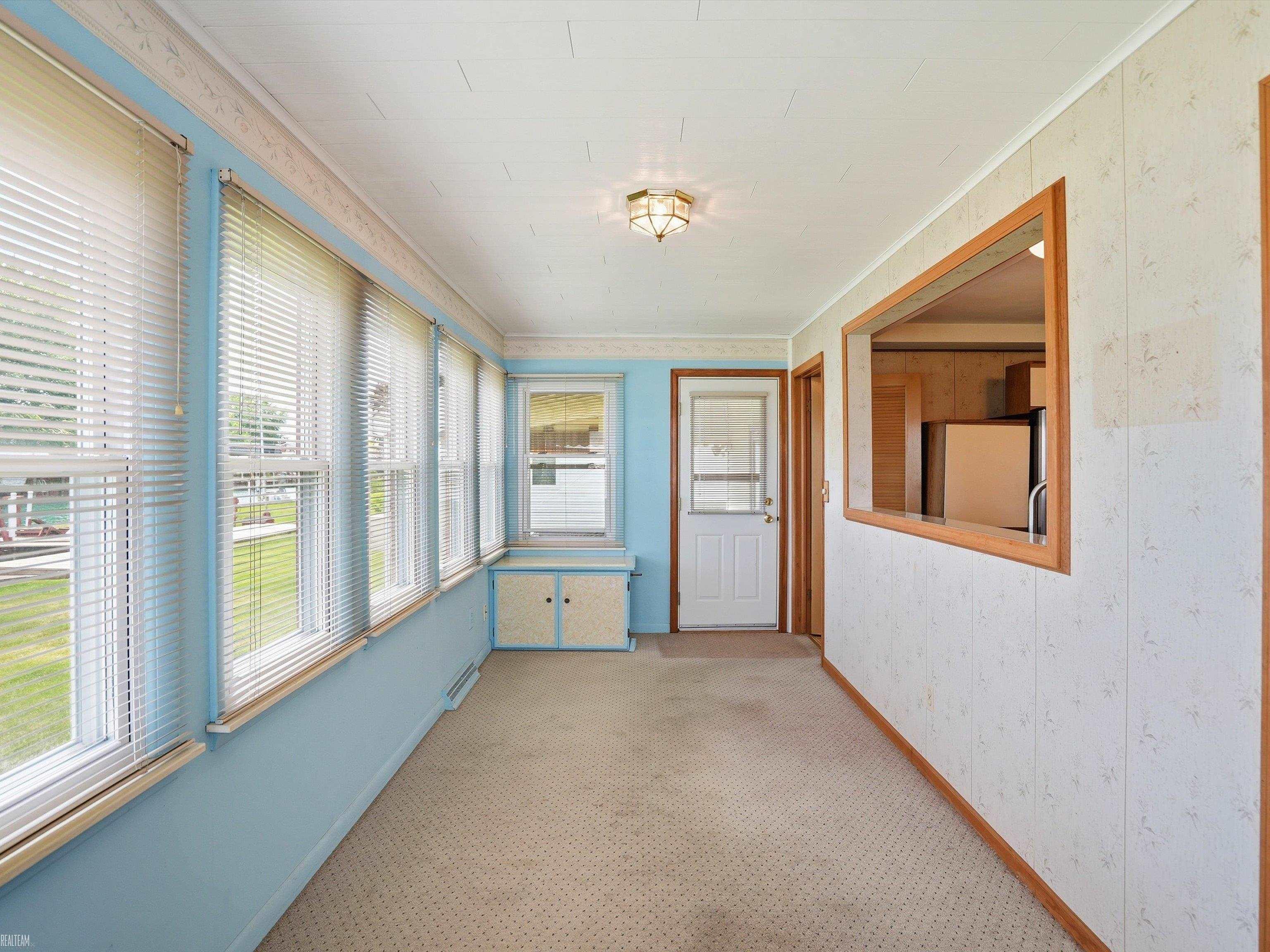 7589 Colony Drive Property Photo 11