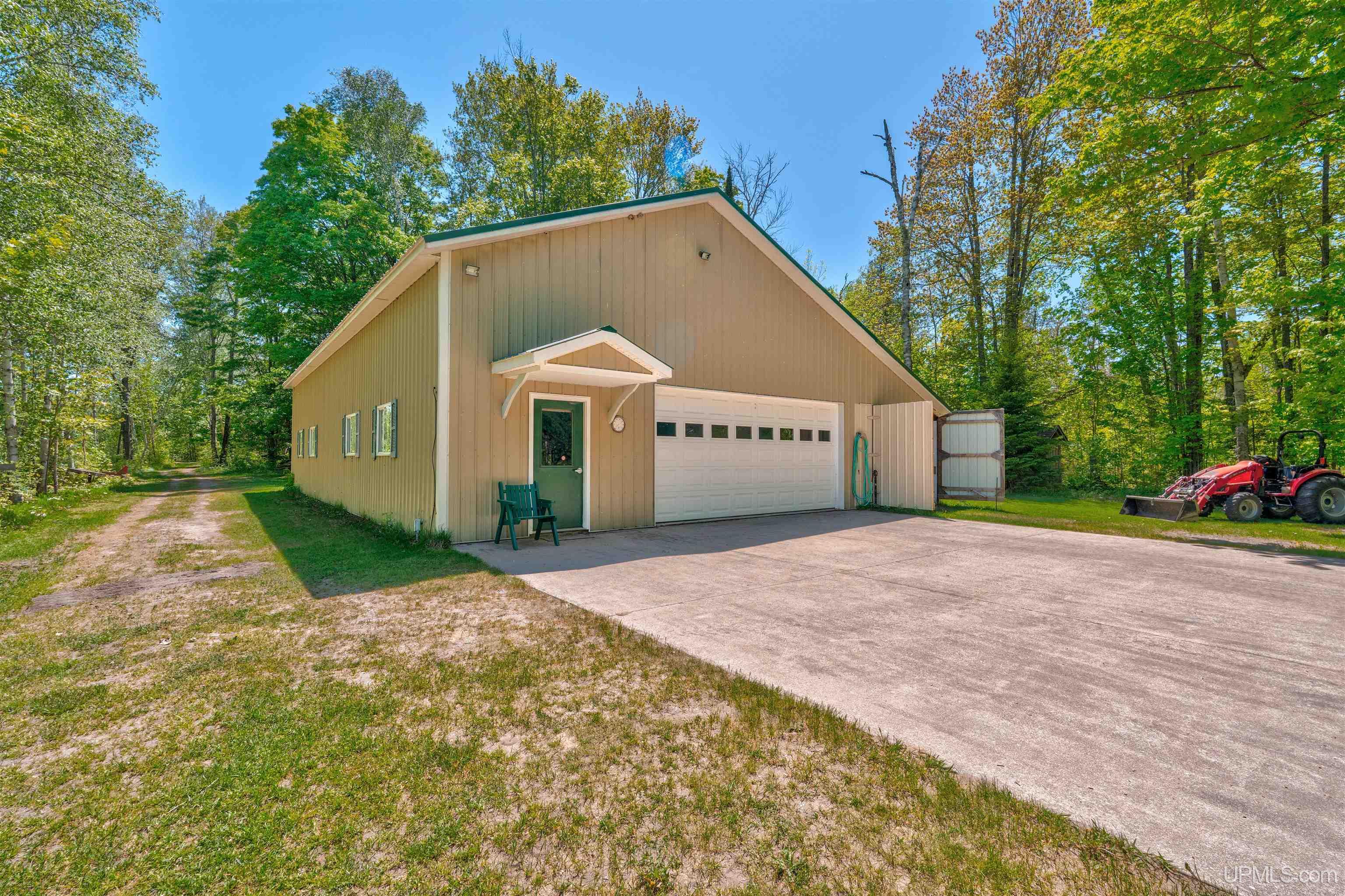 19105 Diller Road Property Photo 6