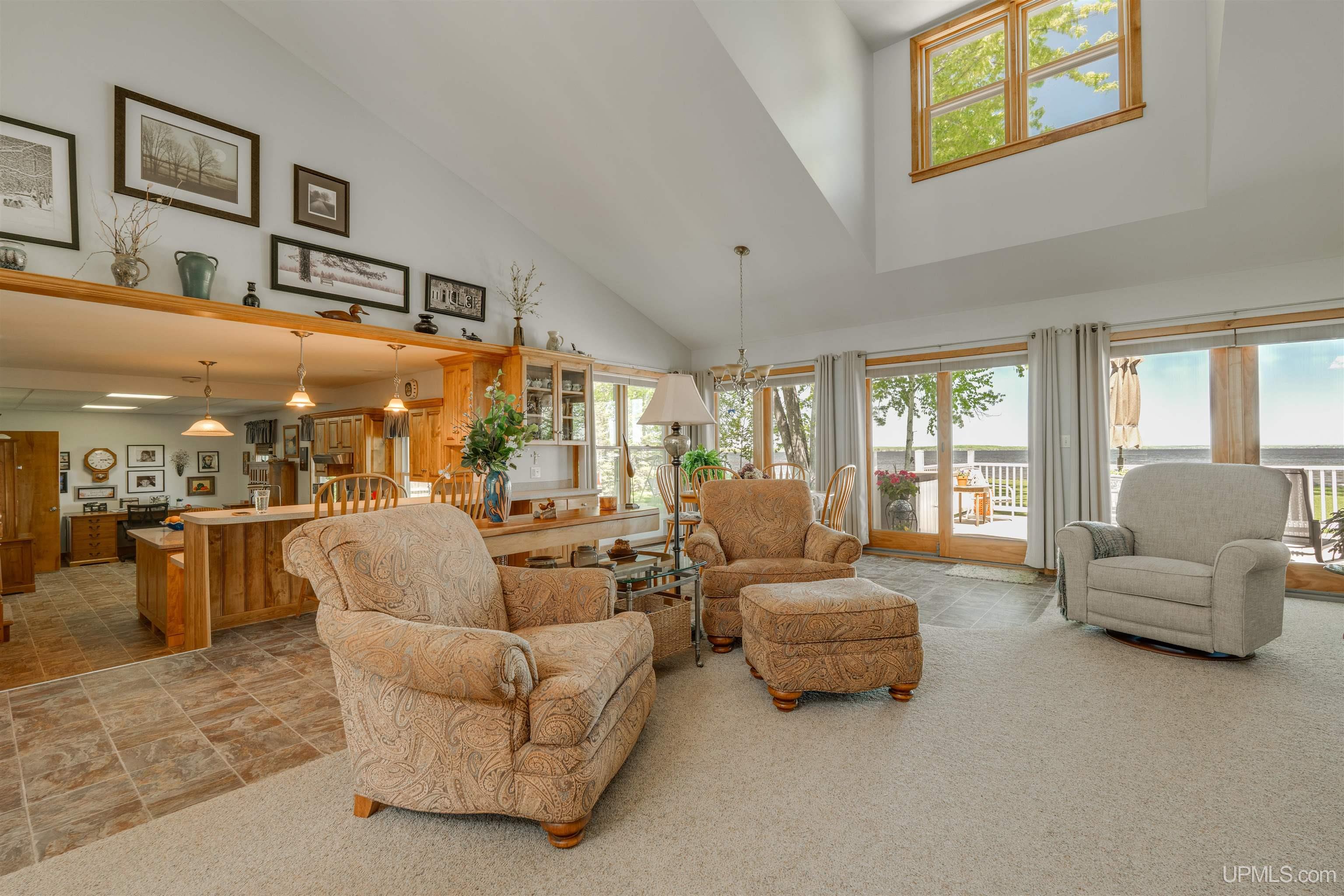 19105 Diller Road Property Photo 10