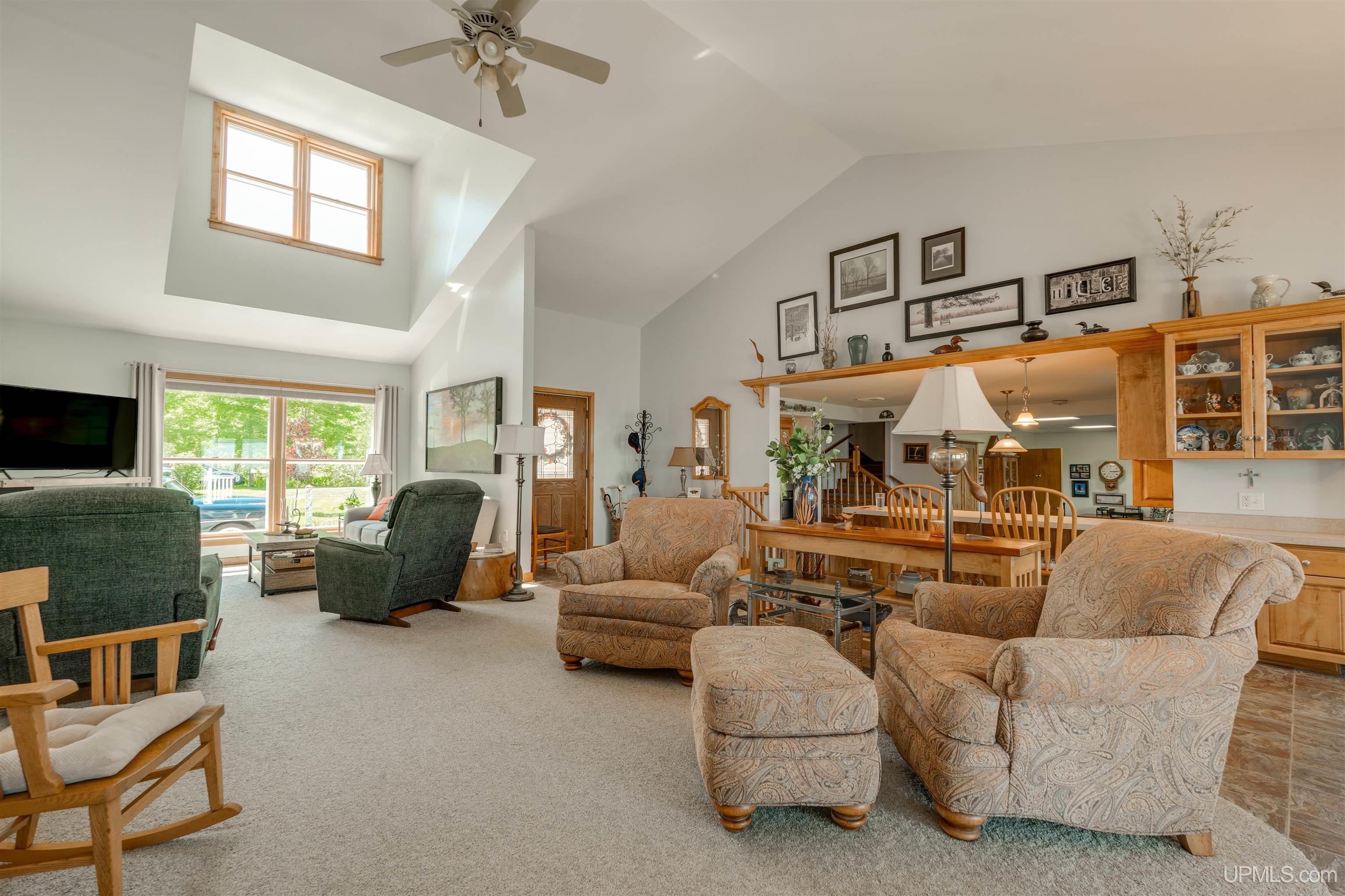 19105 Diller Road Property Photo 11