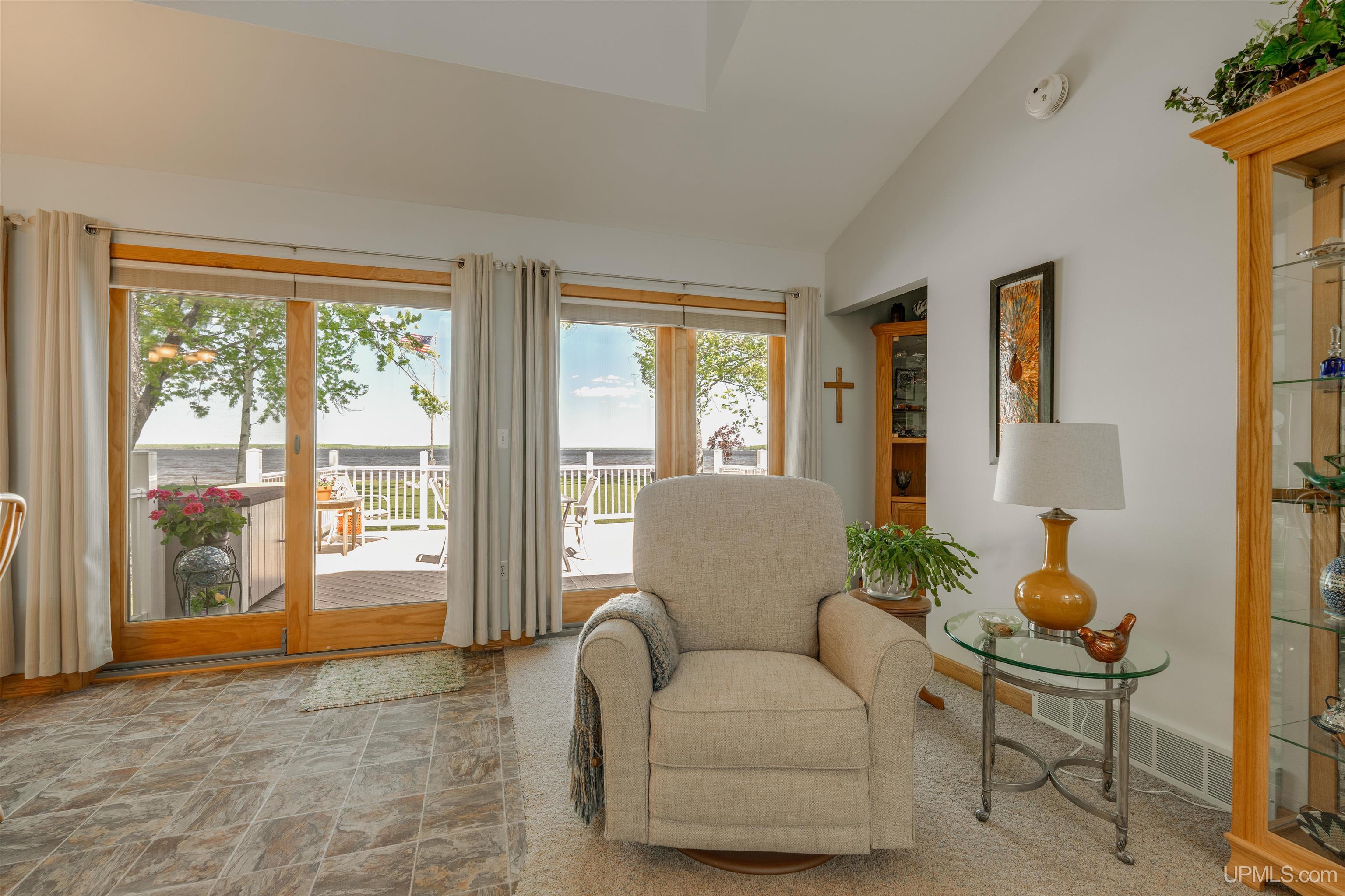 19105 Diller Road Property Photo 13
