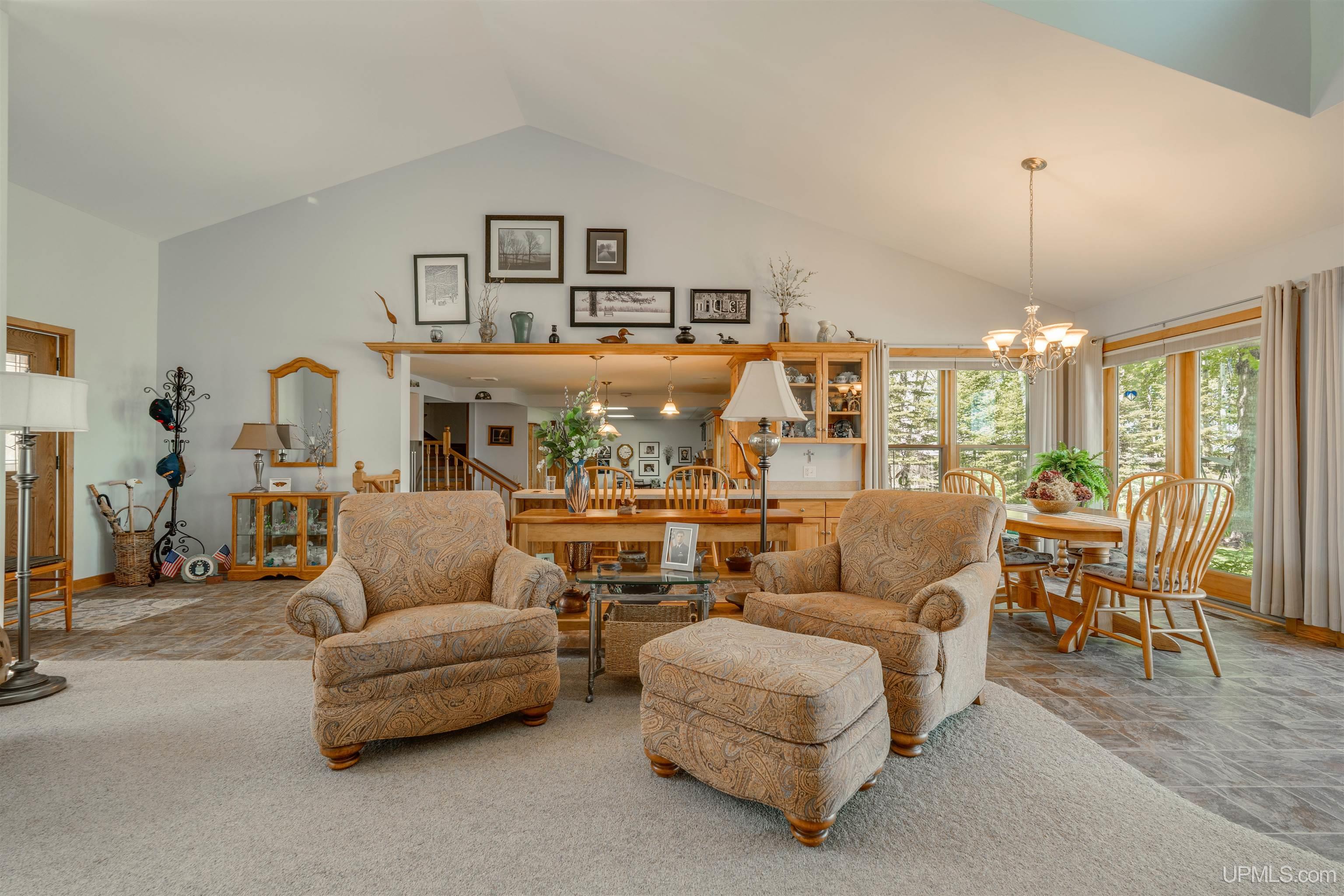 19105 Diller Road Property Photo 15